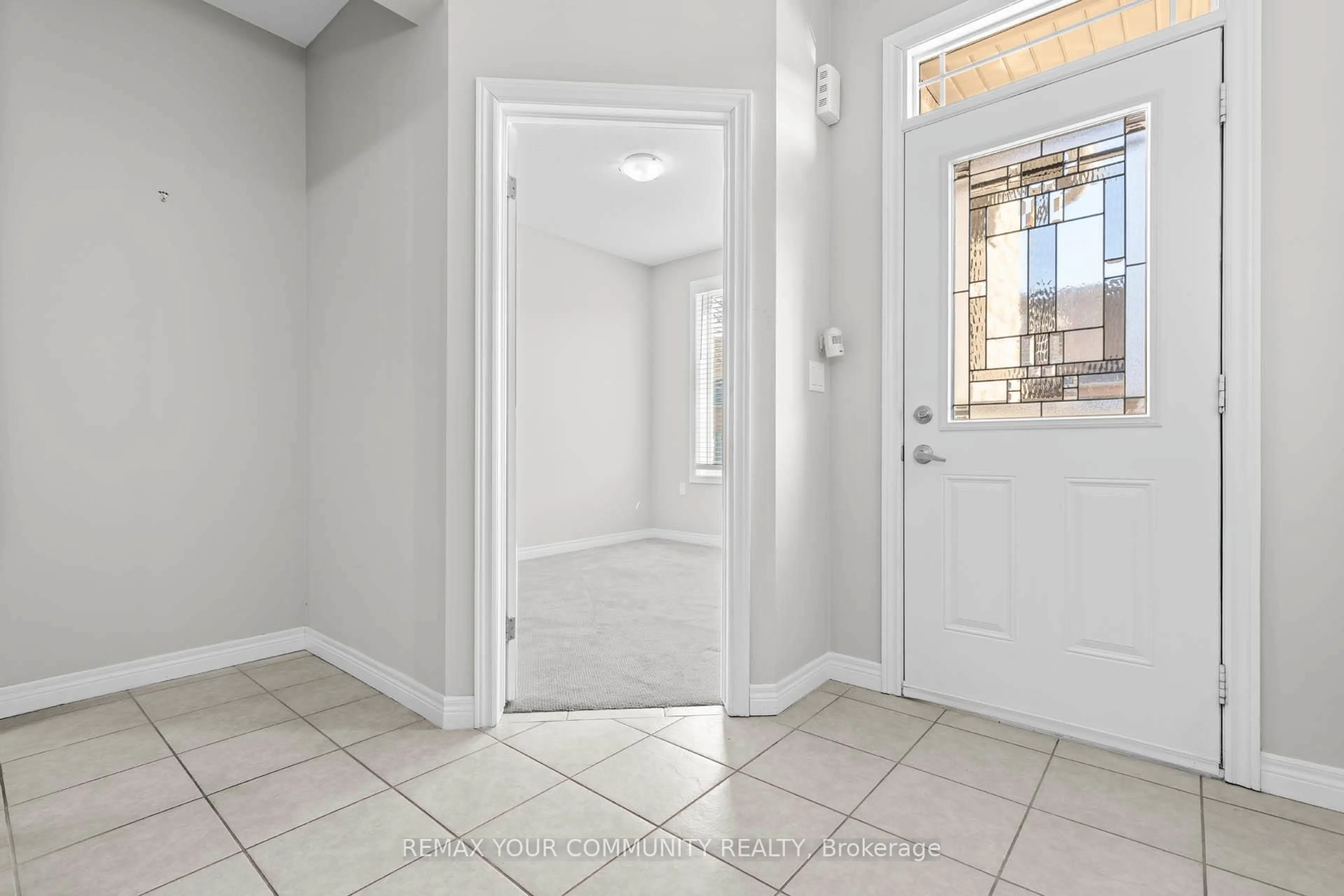 Indoor entryway for 2125 Itabashi Way #93, Burlington Ontario L7M 0A1