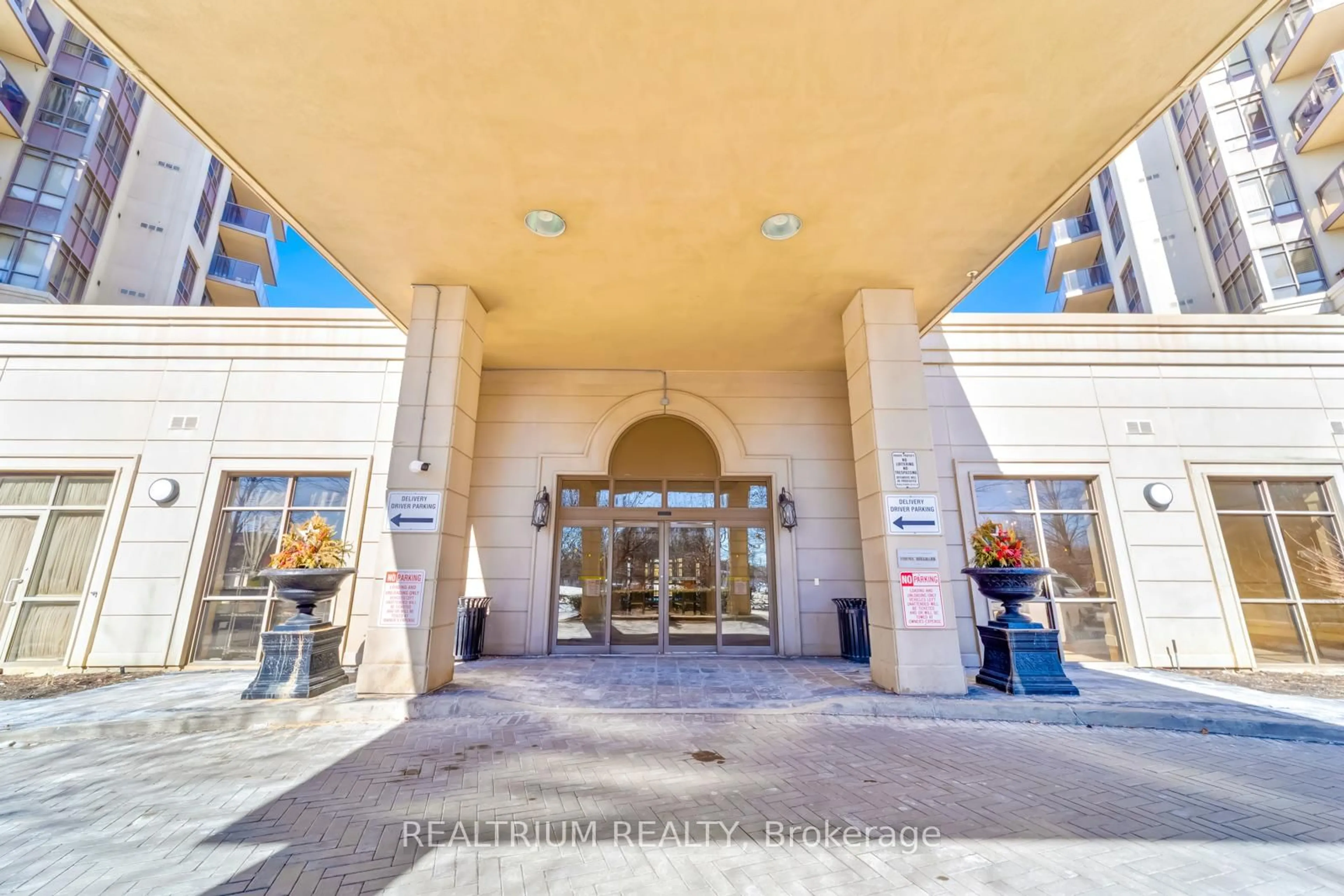 Indoor foyer for 710 Humberwood Blvd #811, Toronto Ontario M9W 7J5