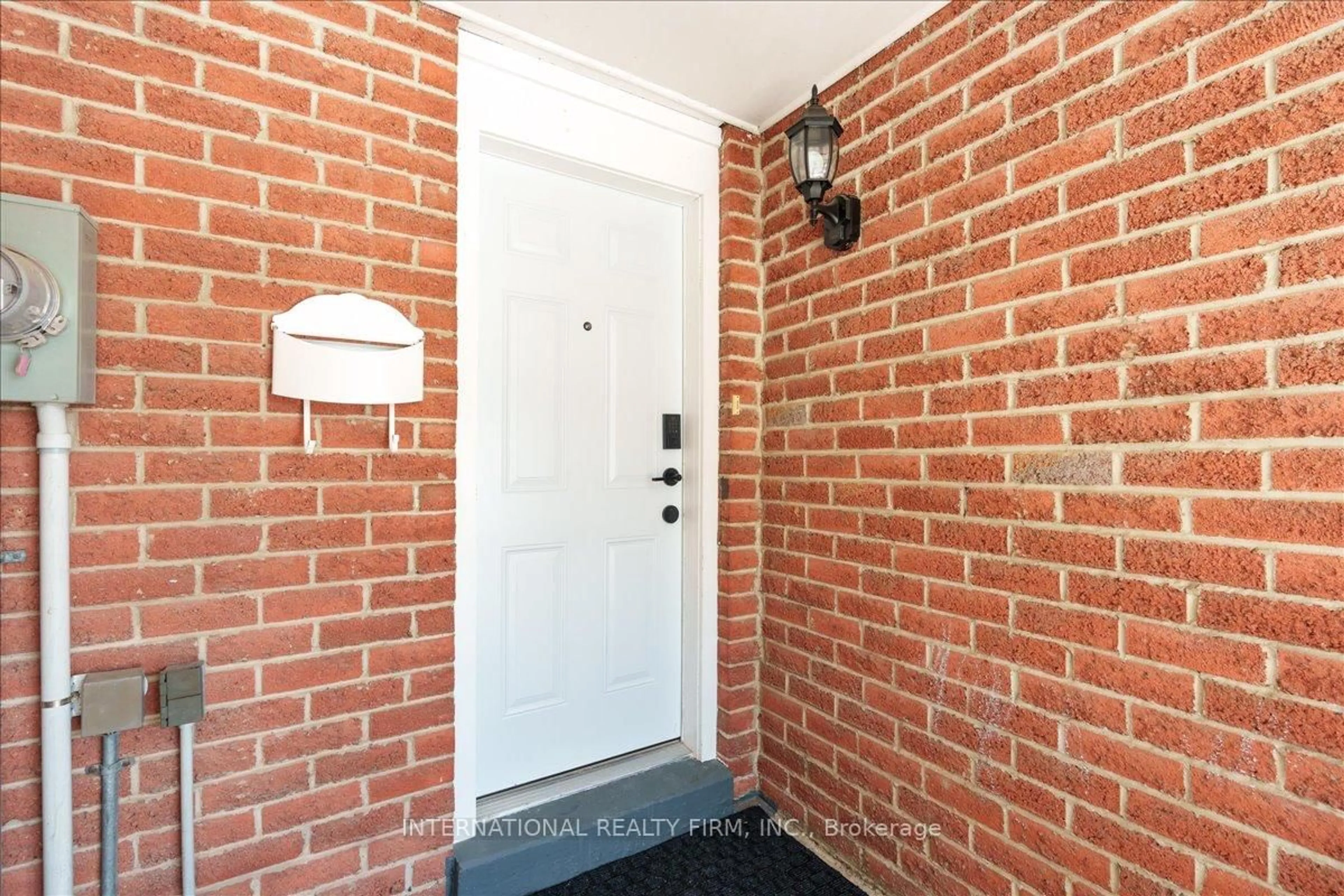 Indoor entryway for 1029 Zante Cres, Mississauga Ontario L5J 4M6
