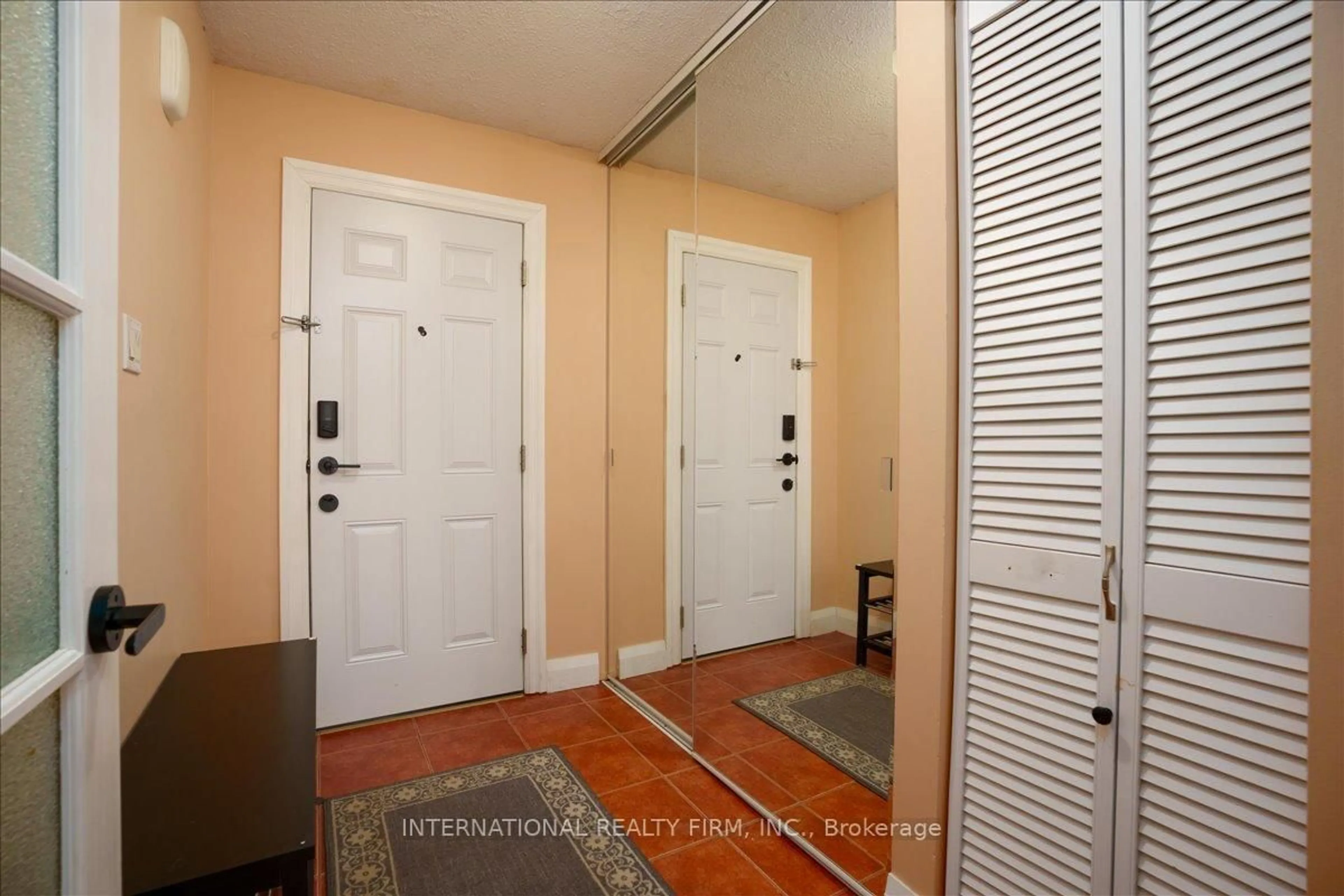 Indoor entryway for 1029 Zante Cres, Mississauga Ontario L5J 4M6