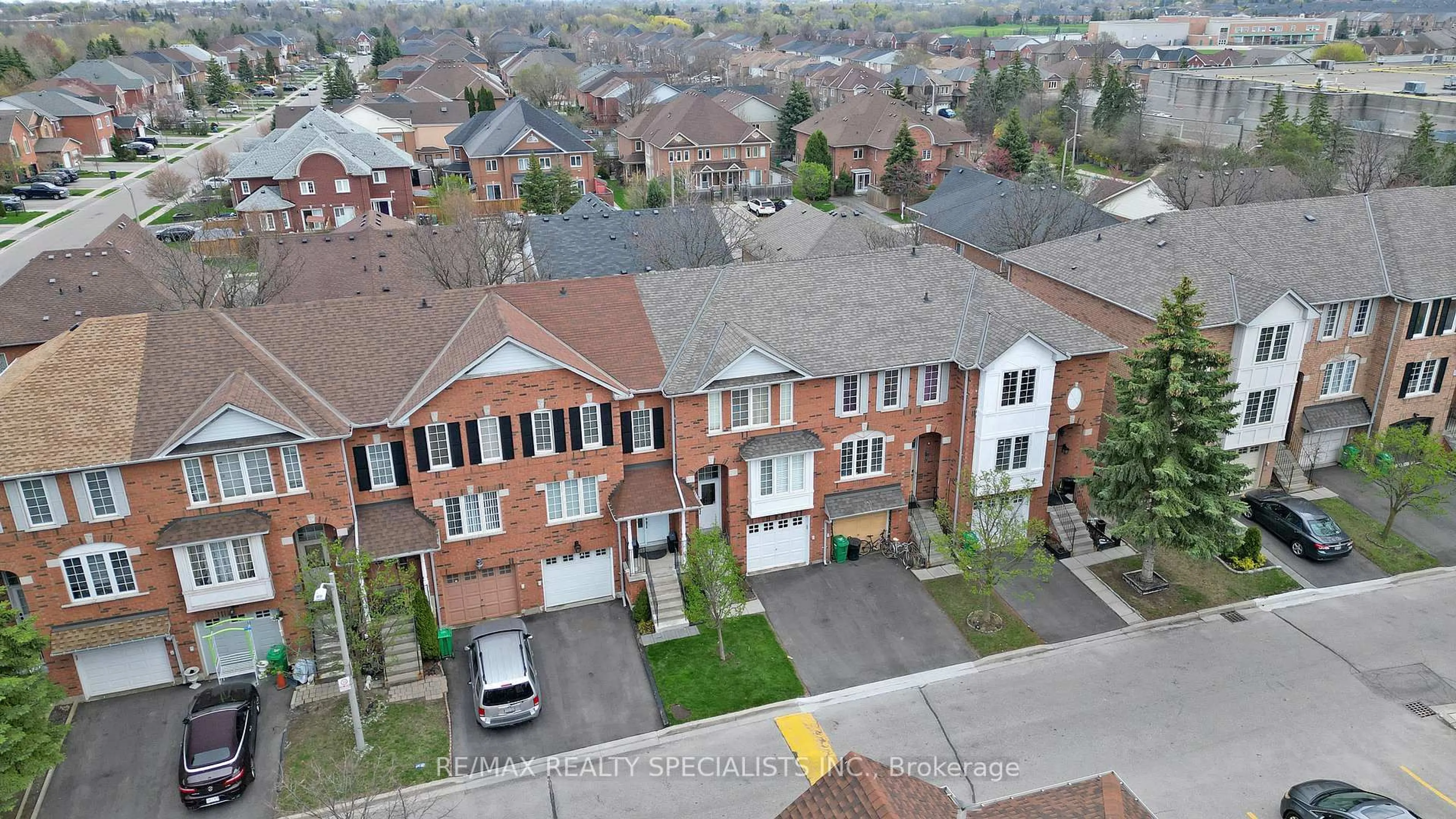 A pic from outside/outdoor area/front of a property/back of a property/a pic from drone, street for 2 Clay Brick Crt #19, Brampton Ontario L6V 4M7