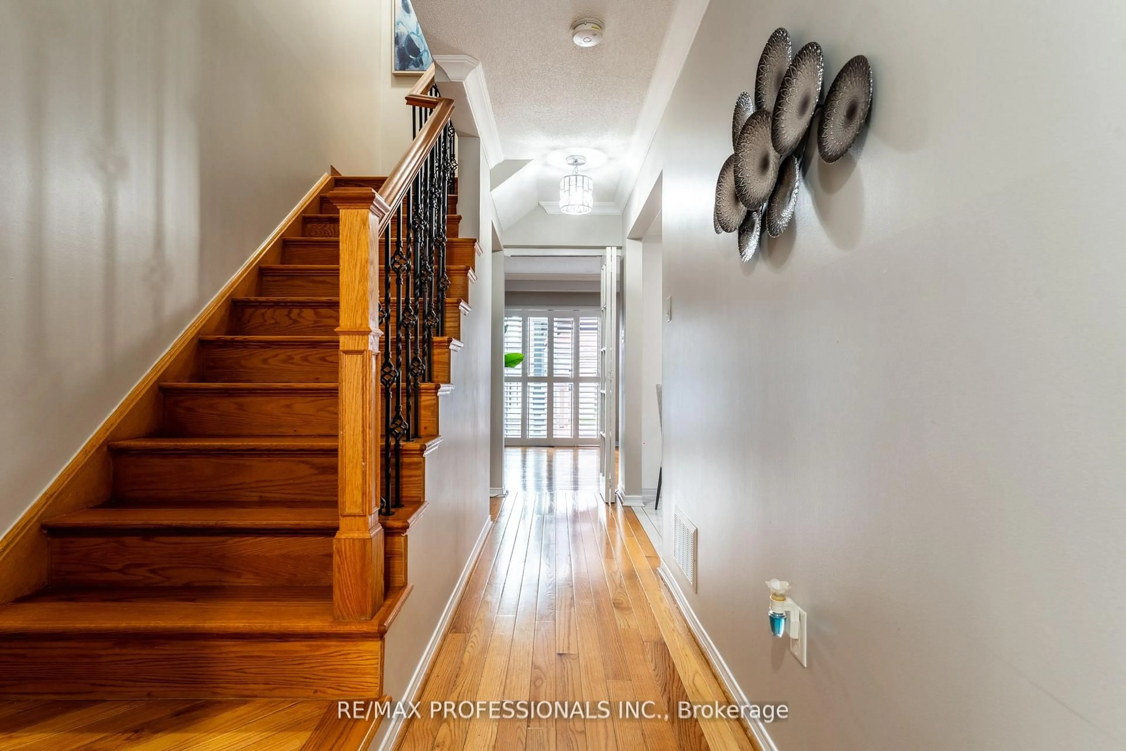 Indoor entryway for 96 Lake Louise Dr, Brampton Ontario L6X 4Y6