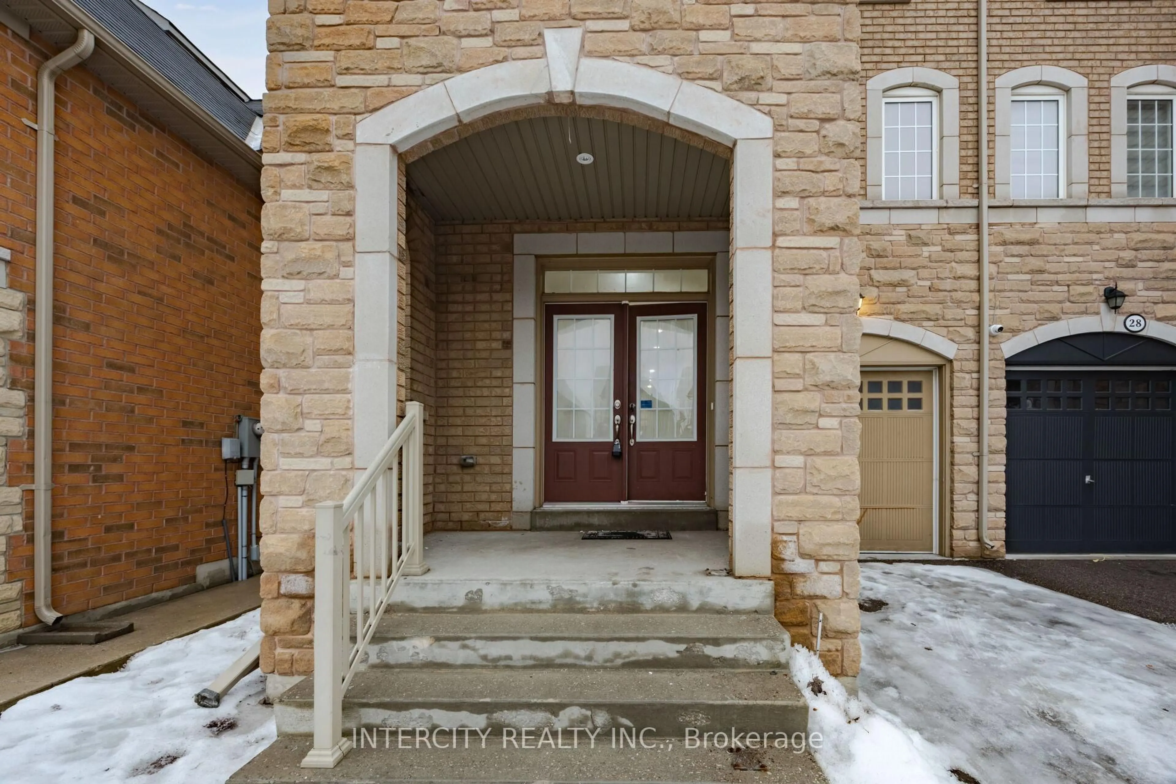 Indoor entryway for 26 Sussexvale Dr, Brampton Ontario L6R 0W2