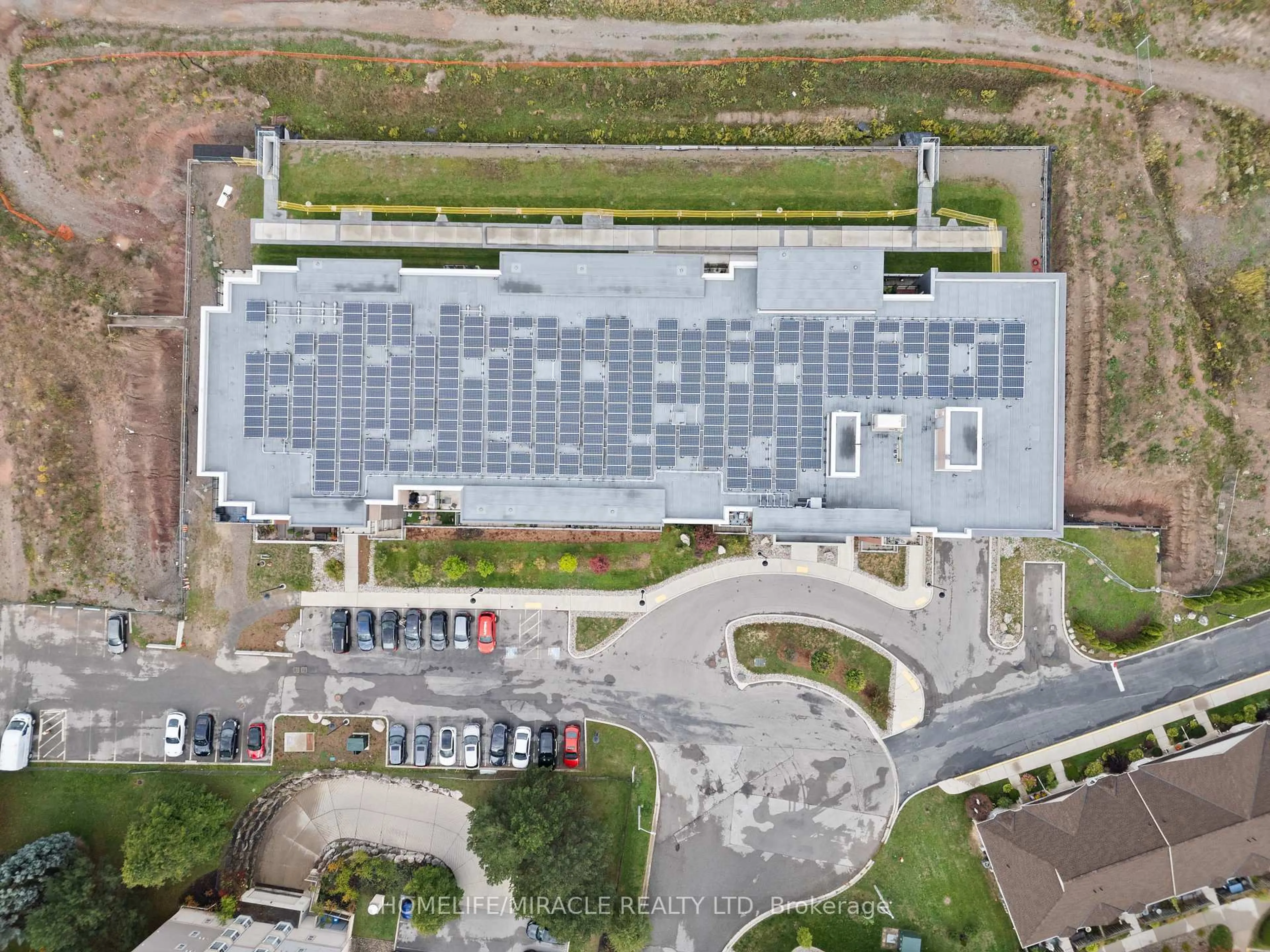 A pic from outside/outdoor area/front of a property/back of a property/a pic from drone, building for 4040 Upper Middle Rd #222, Burlington Ontario L7M 0H2