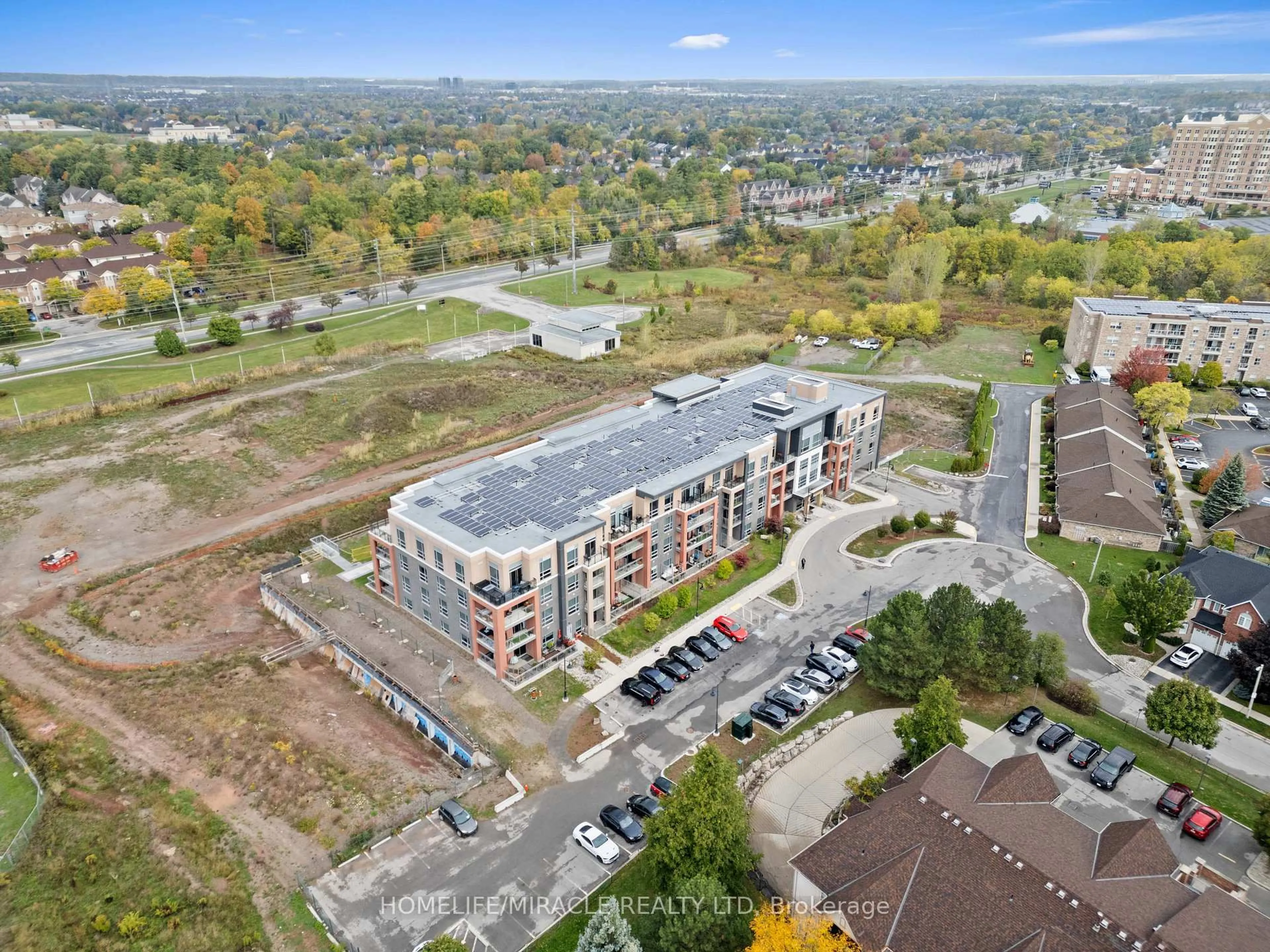 A pic from outside/outdoor area/front of a property/back of a property/a pic from drone, building for 4040 Upper Middle Rd #222, Burlington Ontario L7M 0H2