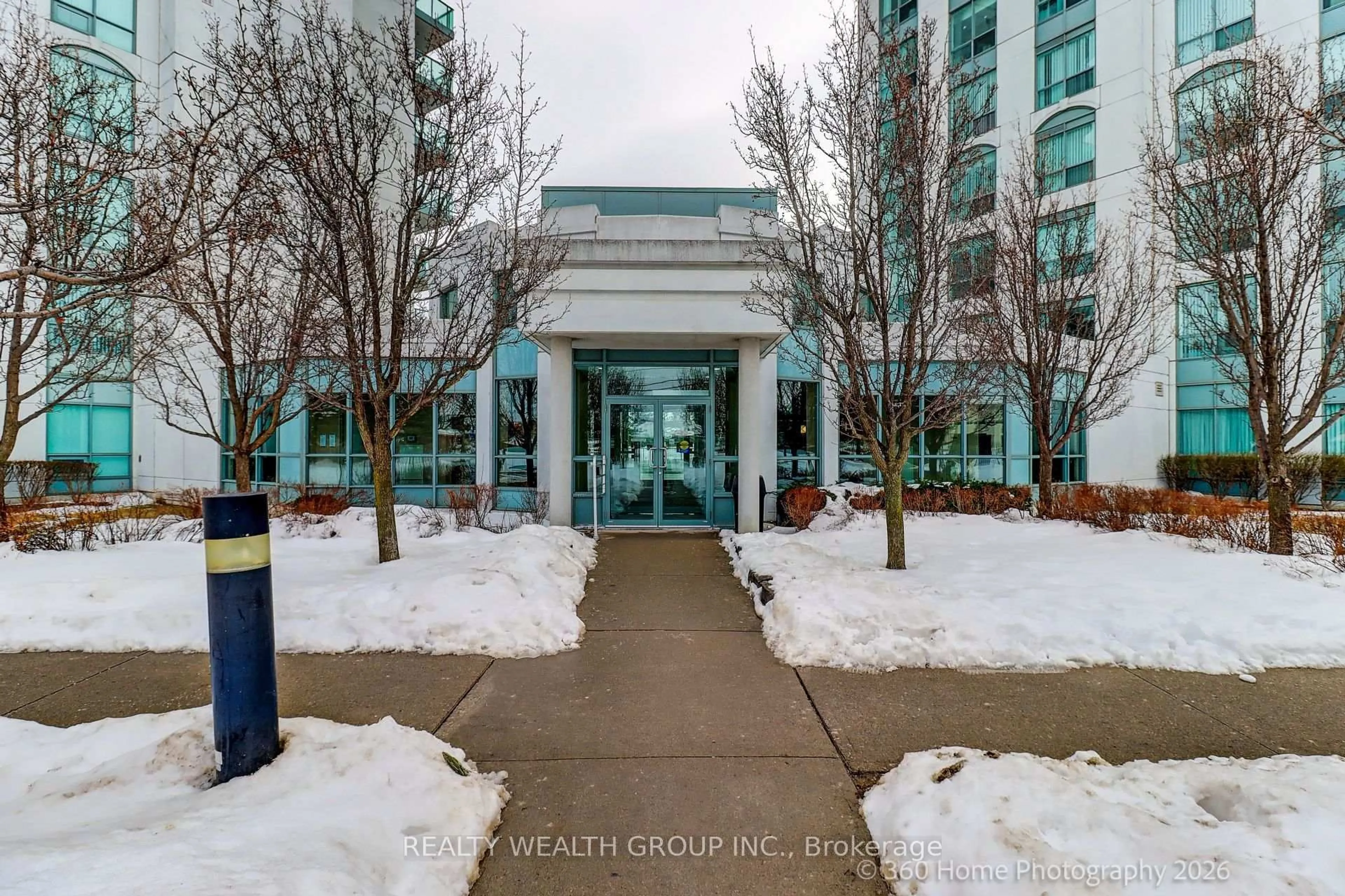 Indoor foyer for 4900 Glen Erin Dr #111, Mississauga Ontario L5M 7S2