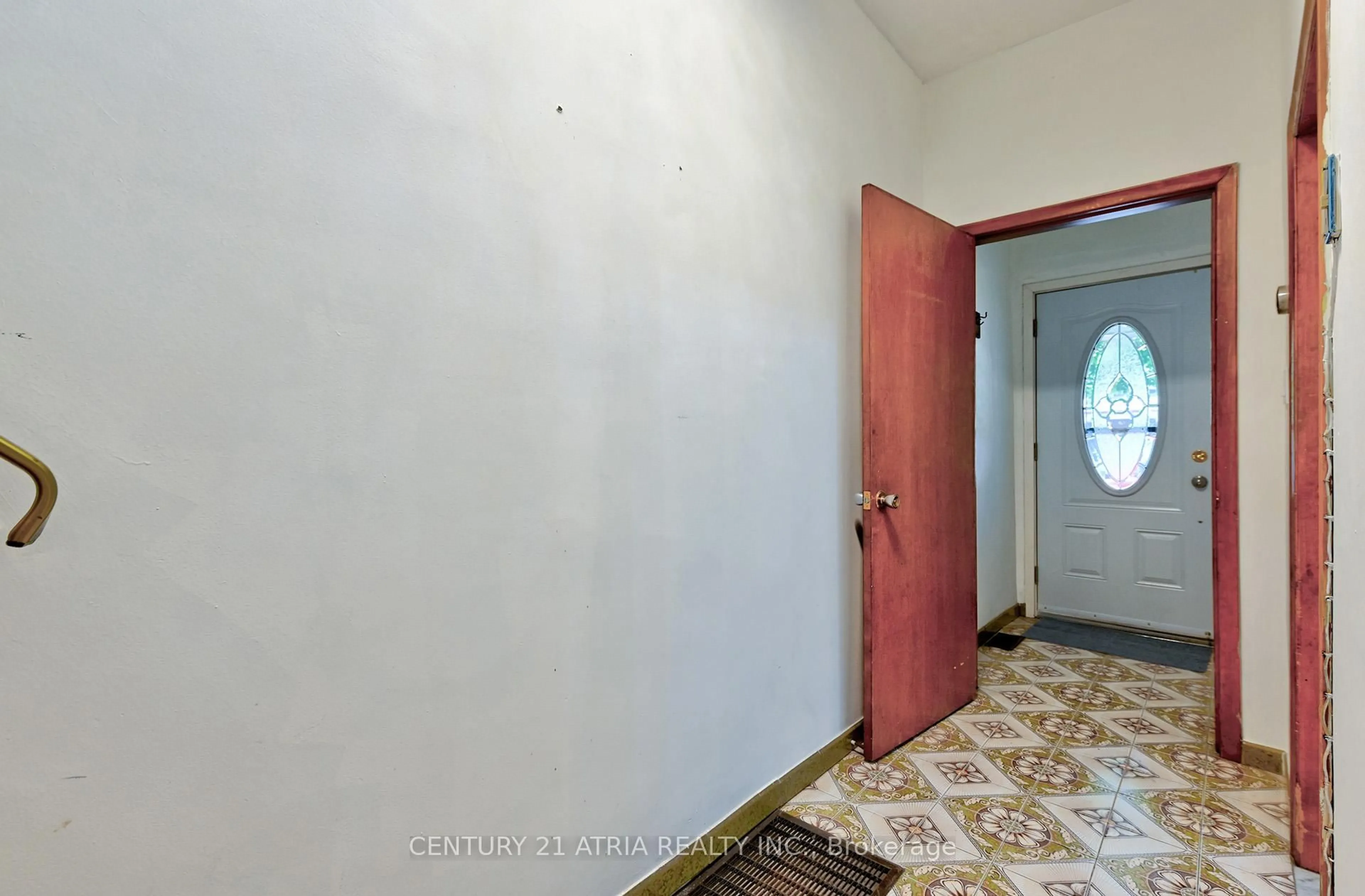 Indoor foyer for 1195 Dovercourt Rd, Toronto Ontario M6H 2Y1