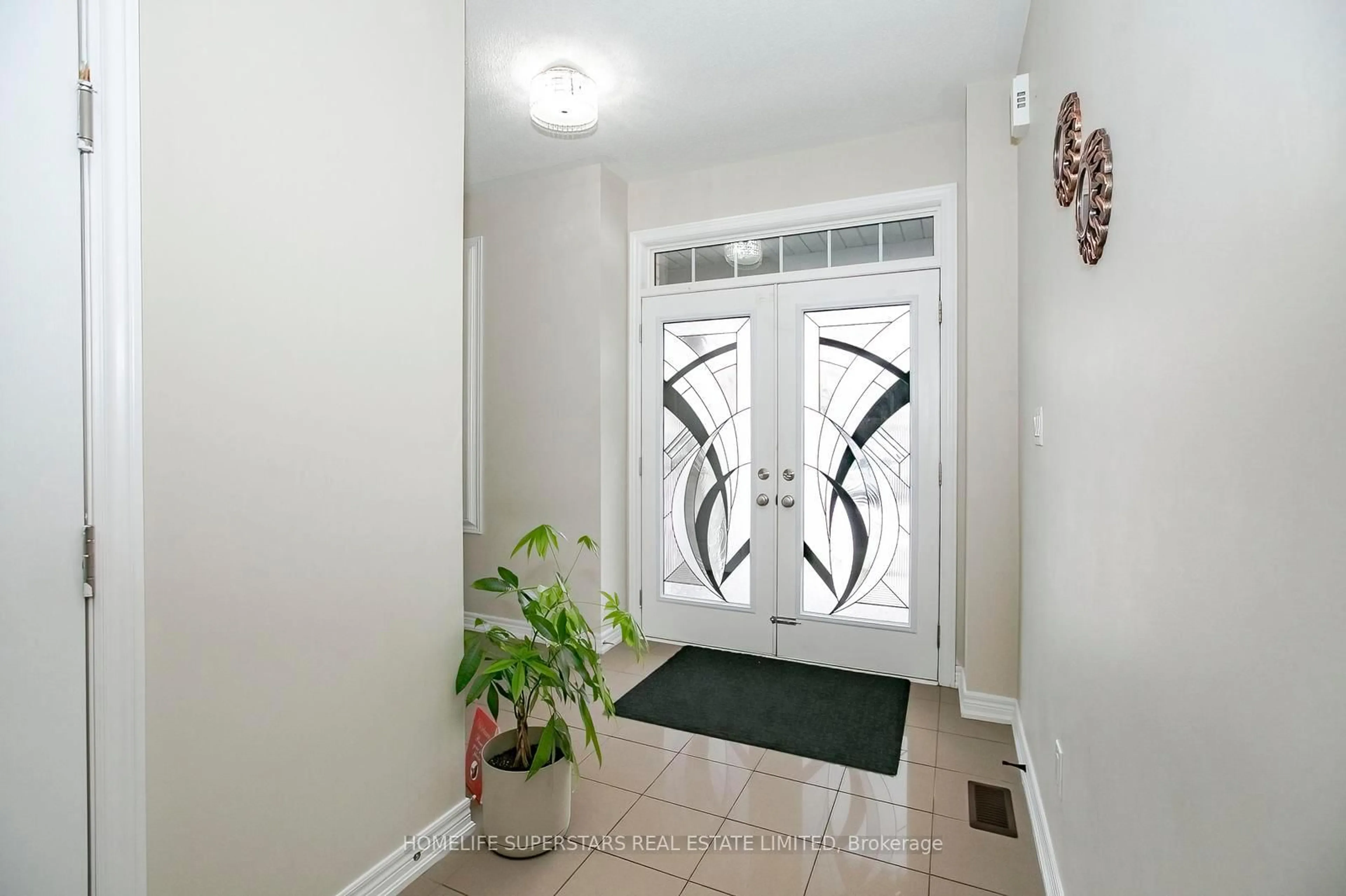 Indoor entryway for 18 Ripple St, Brampton Ontario L6R 3S5