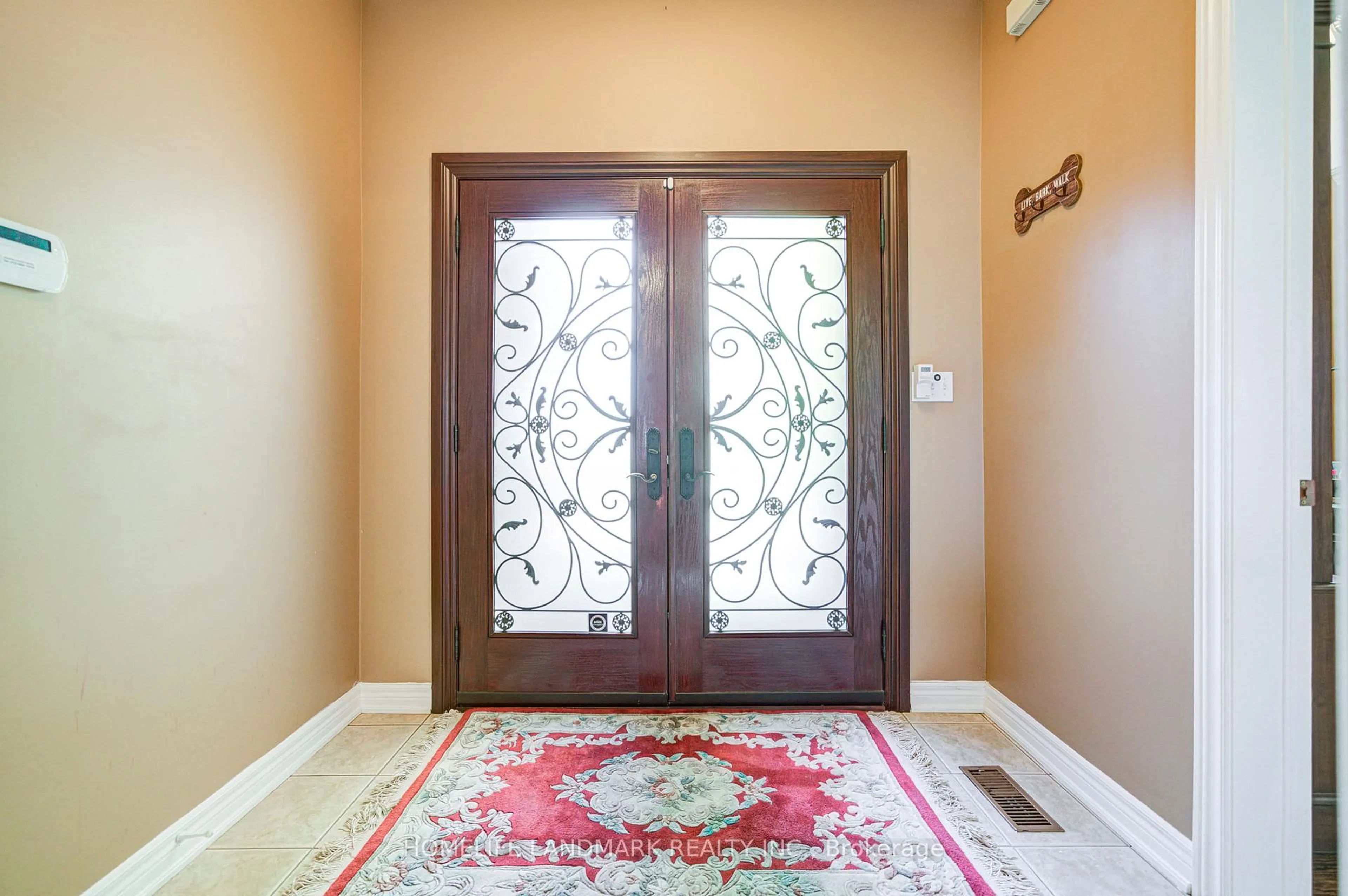Indoor foyer for 1388 Pinery Cres, Oakville Ontario L6H 7J7