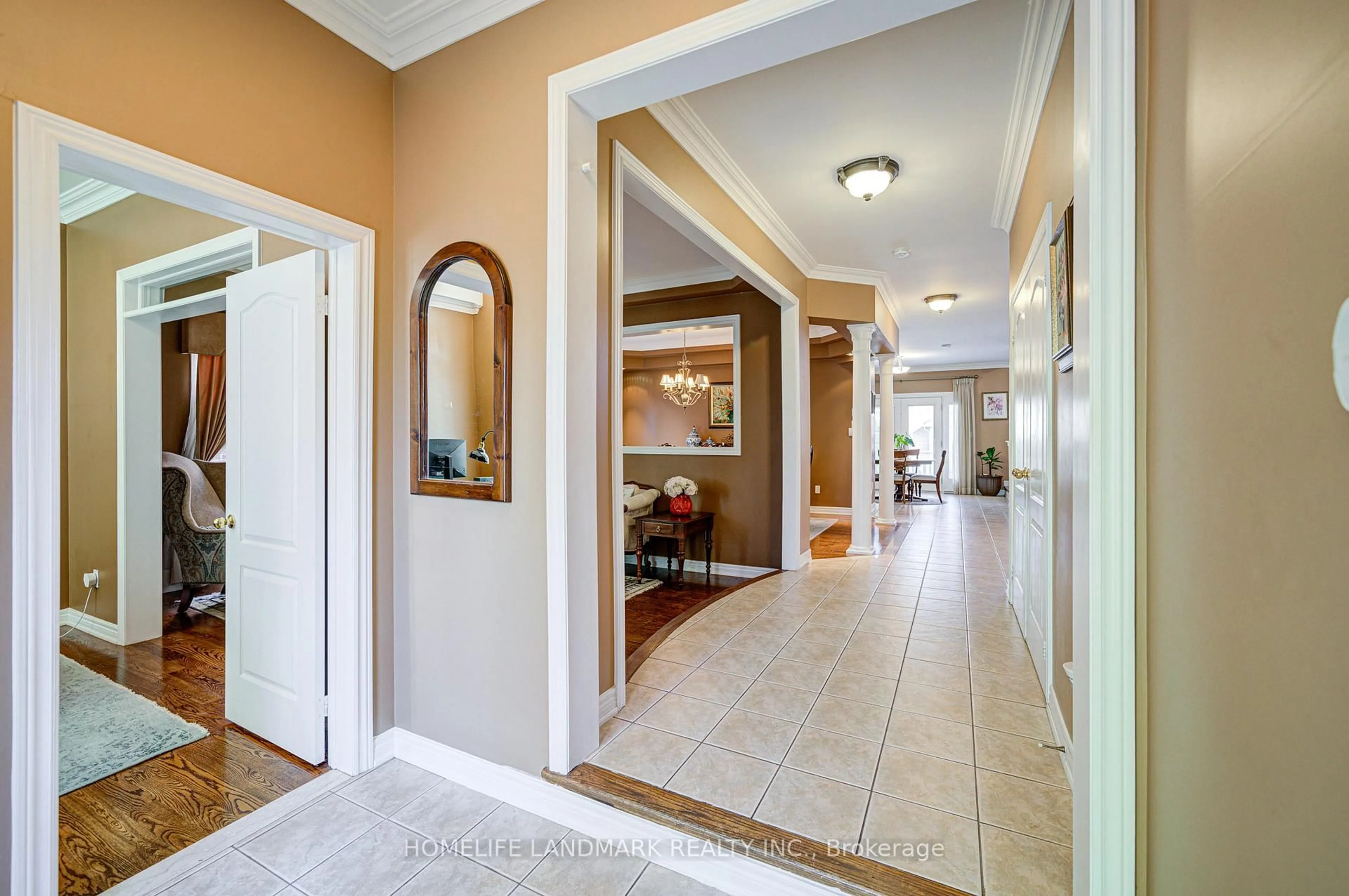 Indoor entryway for 1388 Pinery Cres, Oakville Ontario L6H 7J7