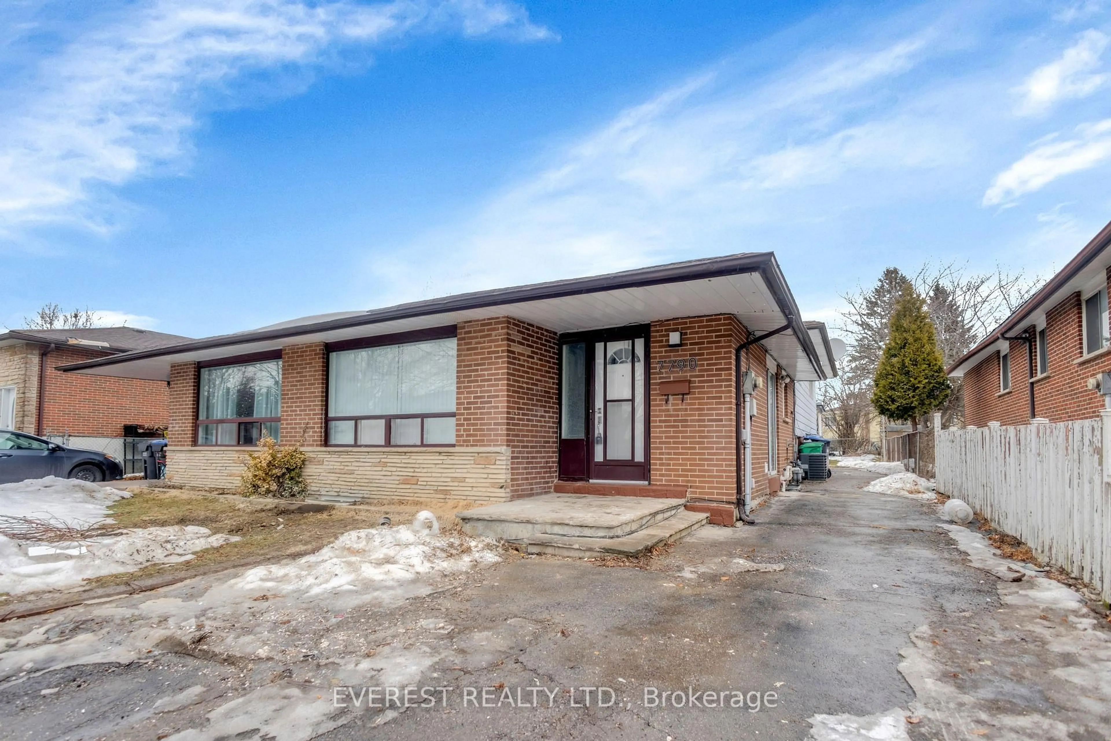 Home with brick exterior material, street for 7790 Kittridge Dr, Mississauga Ontario L4T 3J6