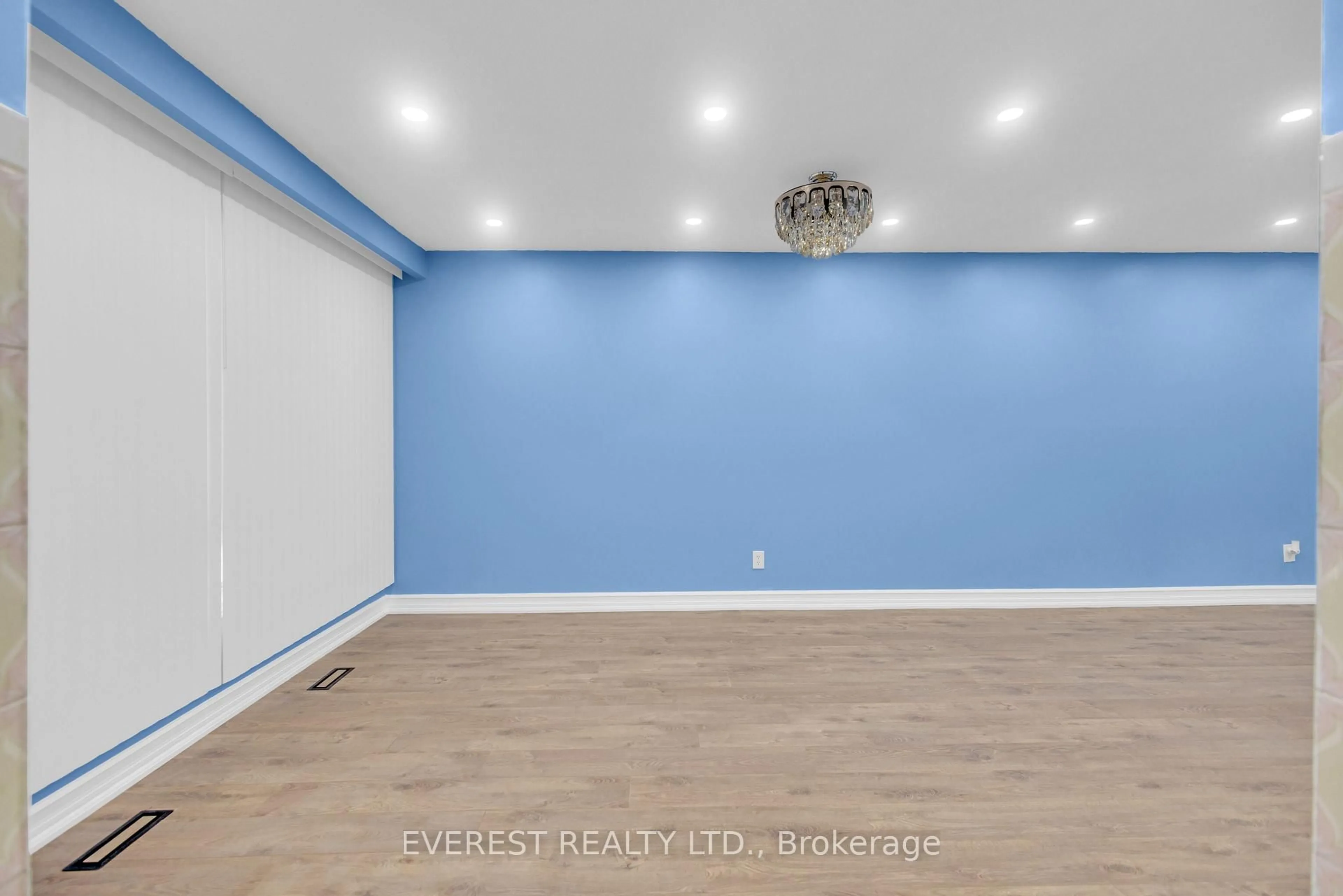 A pic of a room for 7790 Kittridge Dr, Mississauga Ontario L4T 3J6