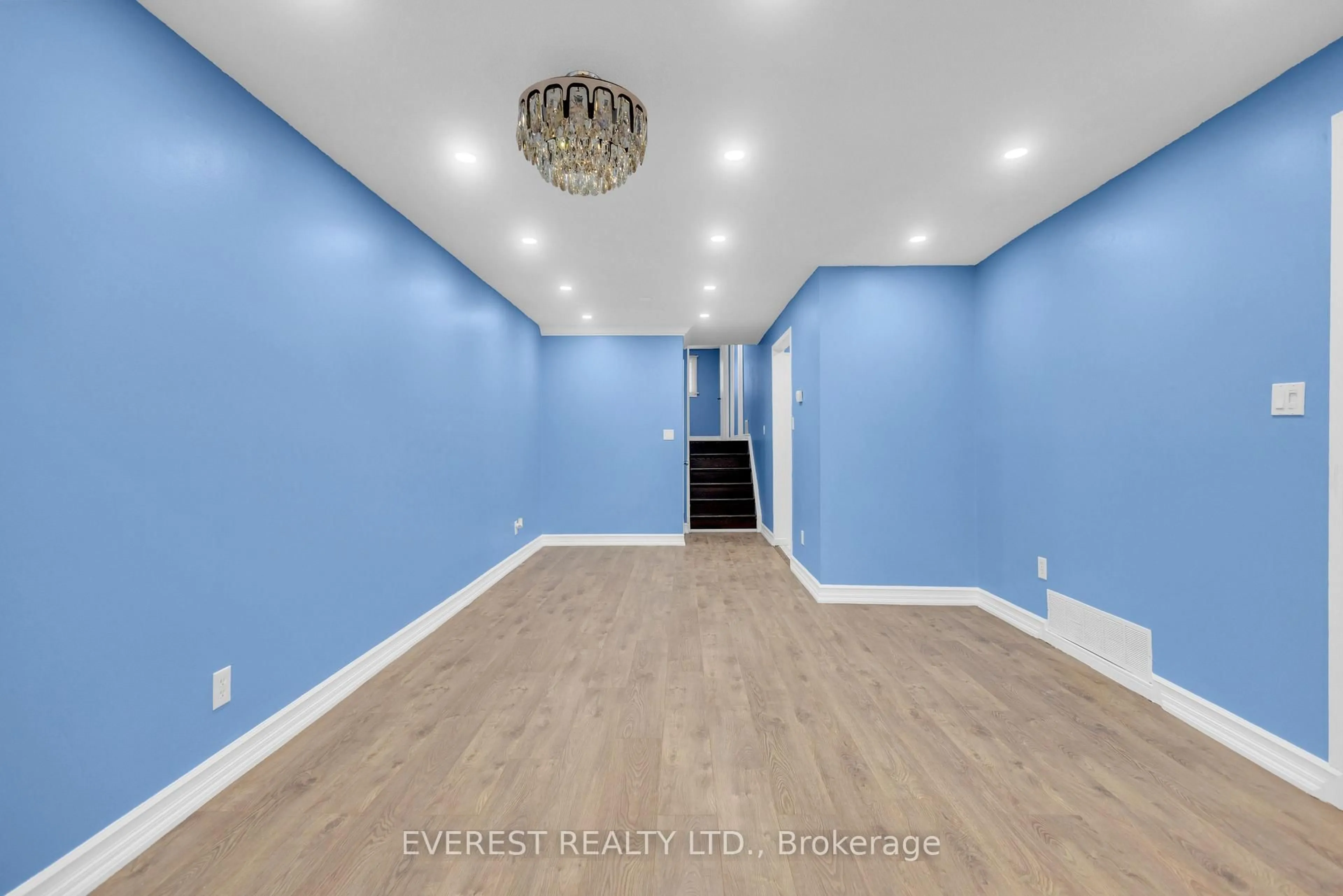 A pic of a room for 7790 Kittridge Dr, Mississauga Ontario L4T 3J6