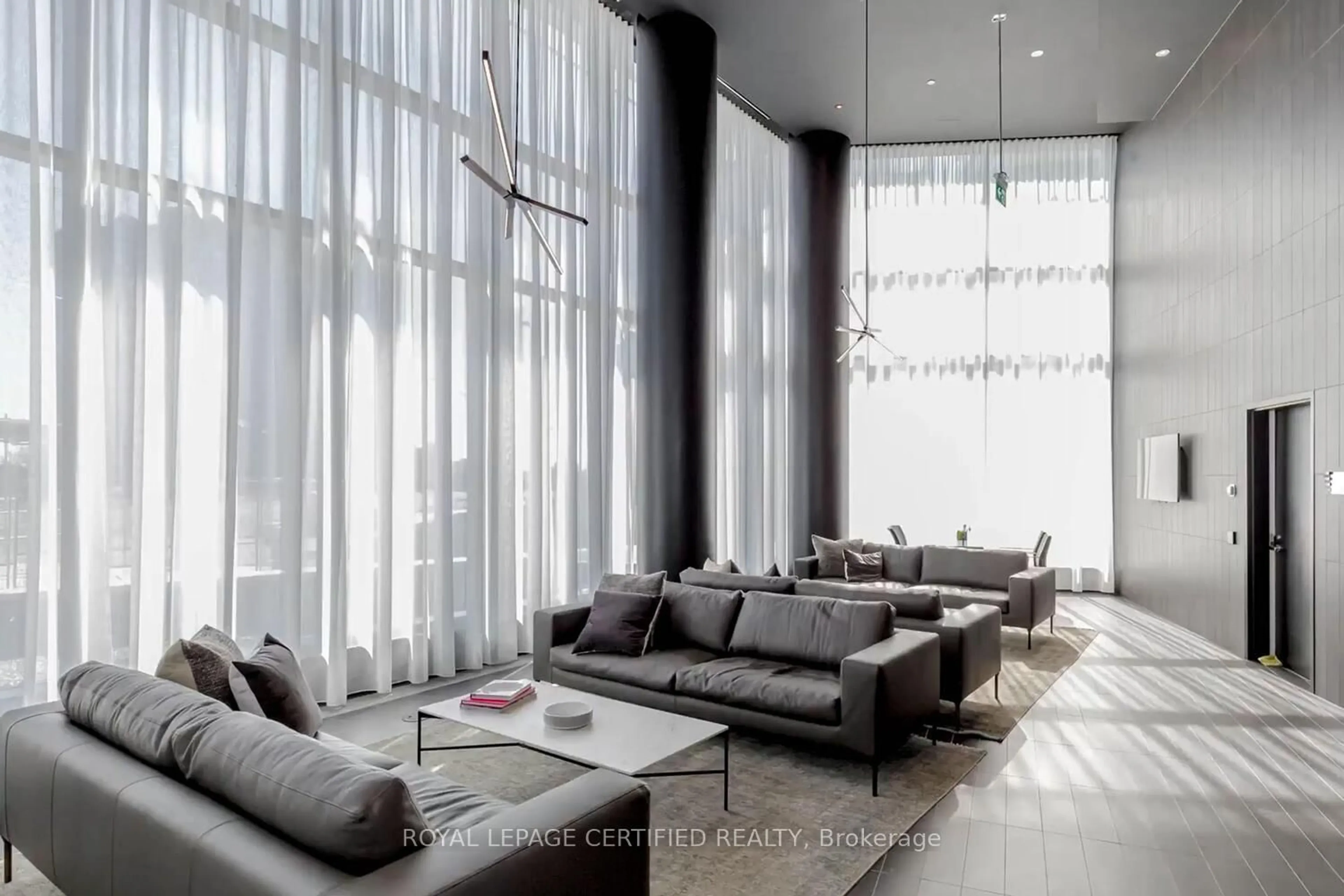 Lobby for 3900 Confederation Pkwy #4003, Mississauga Ontario L5B 0M3