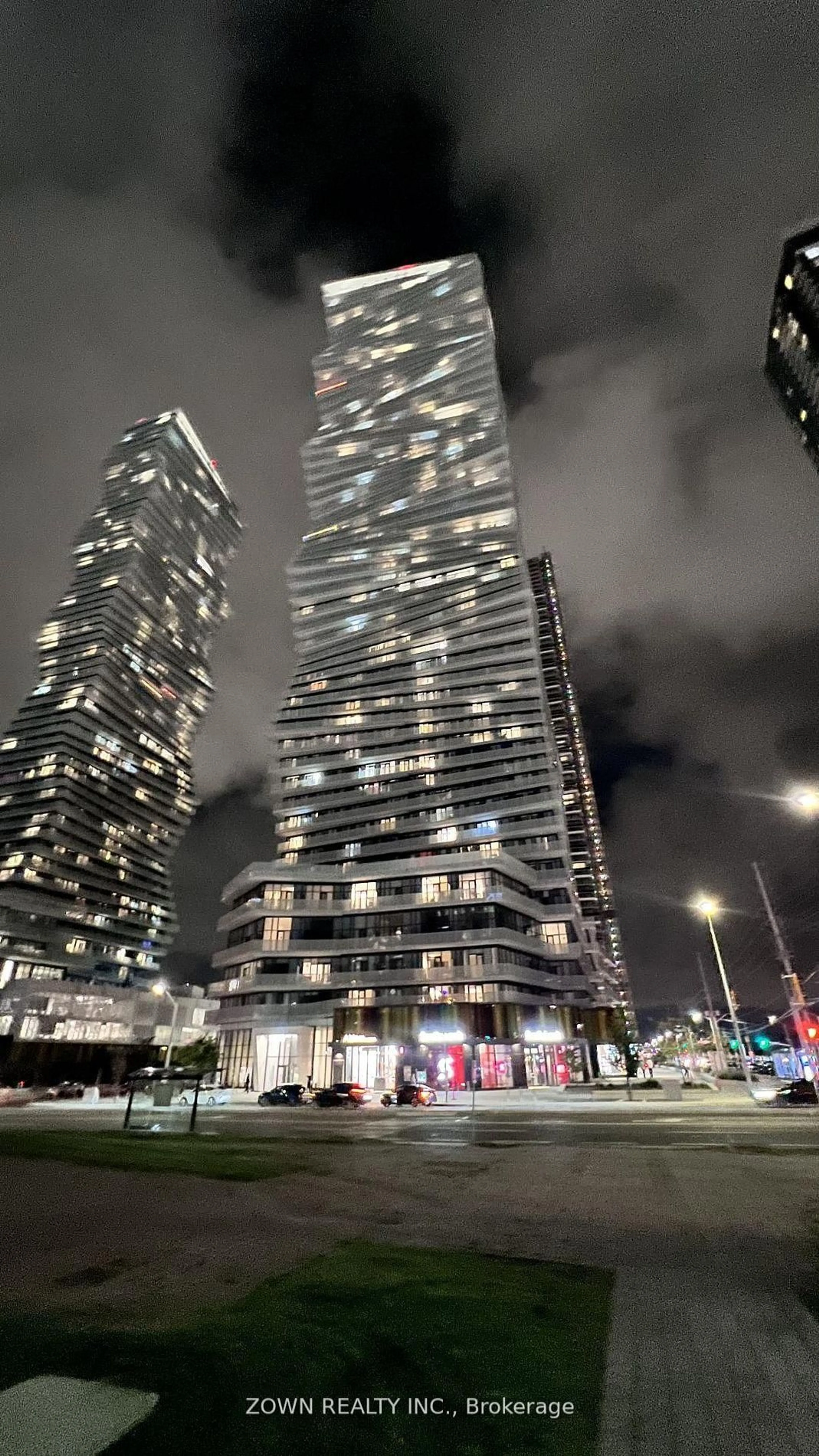 Blurry image for 3900 Confederation Pkwy #1506, Mississauga Ontario L5B 0M3