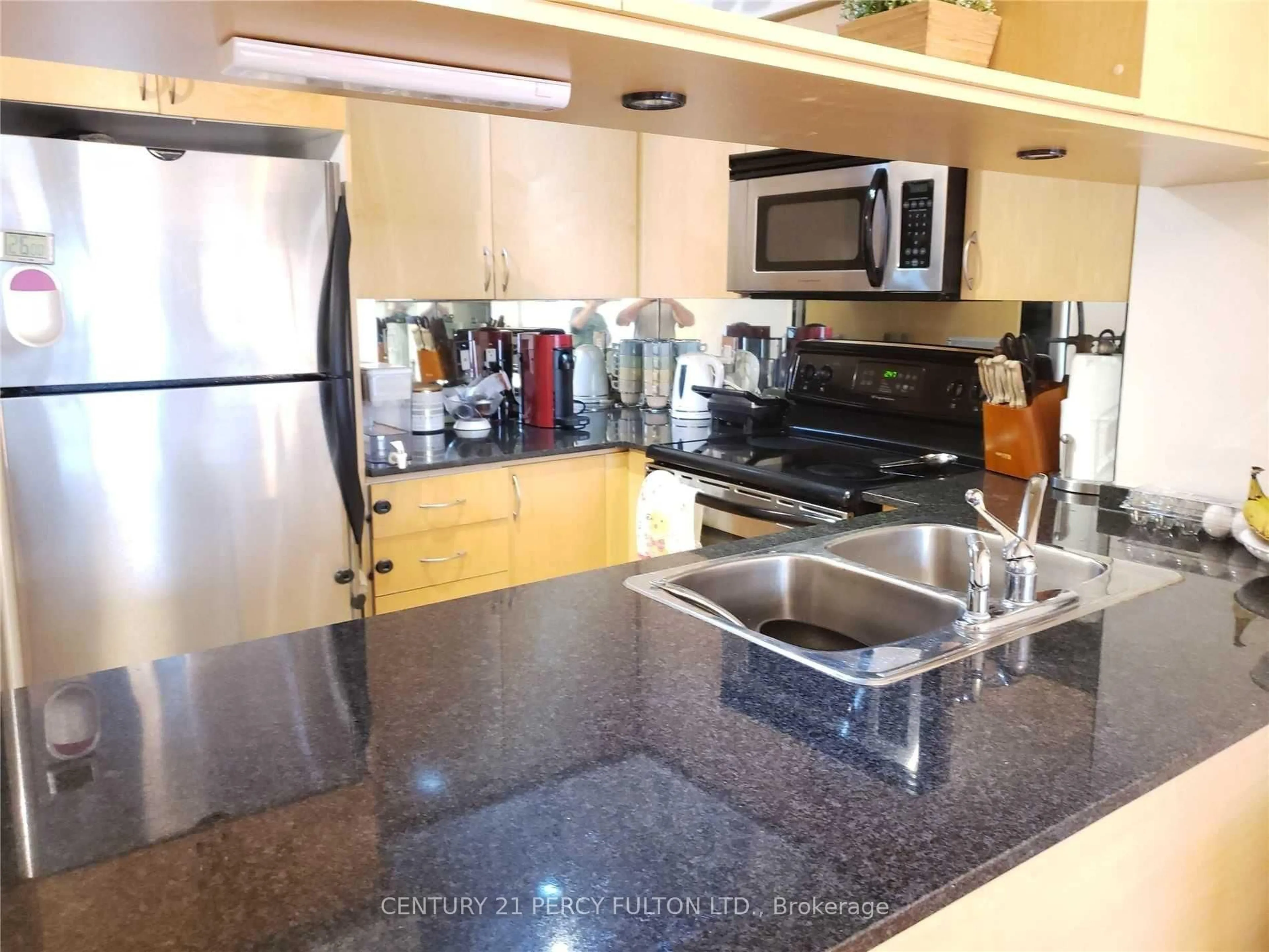 Standard kitchen, unknown for 4080 Living Arts Dr #302, Mississauga Ontario L5B 4N3