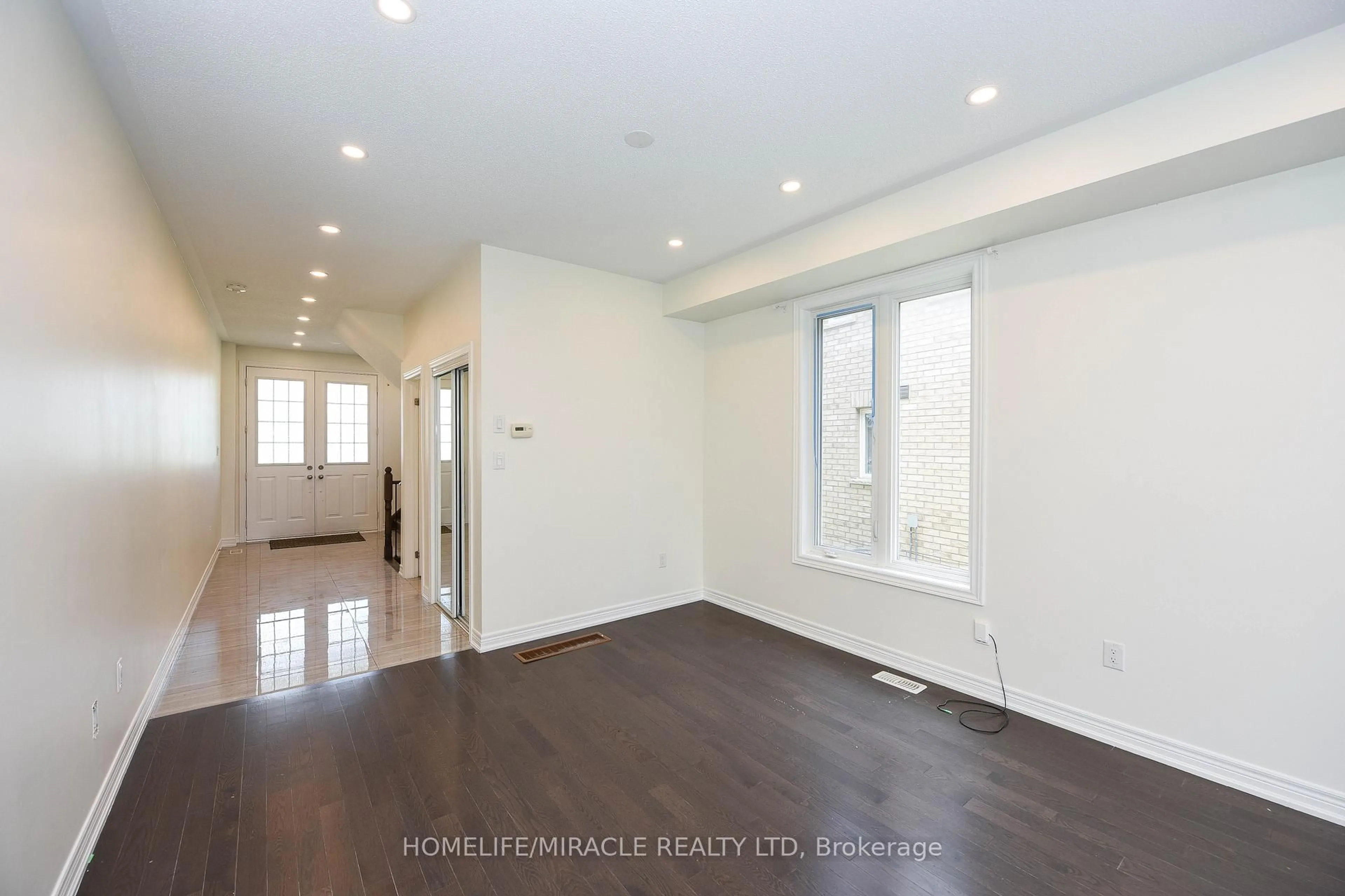 A pic of a room for 418 Royal West Dr, Brampton Ontario L6X 5K1