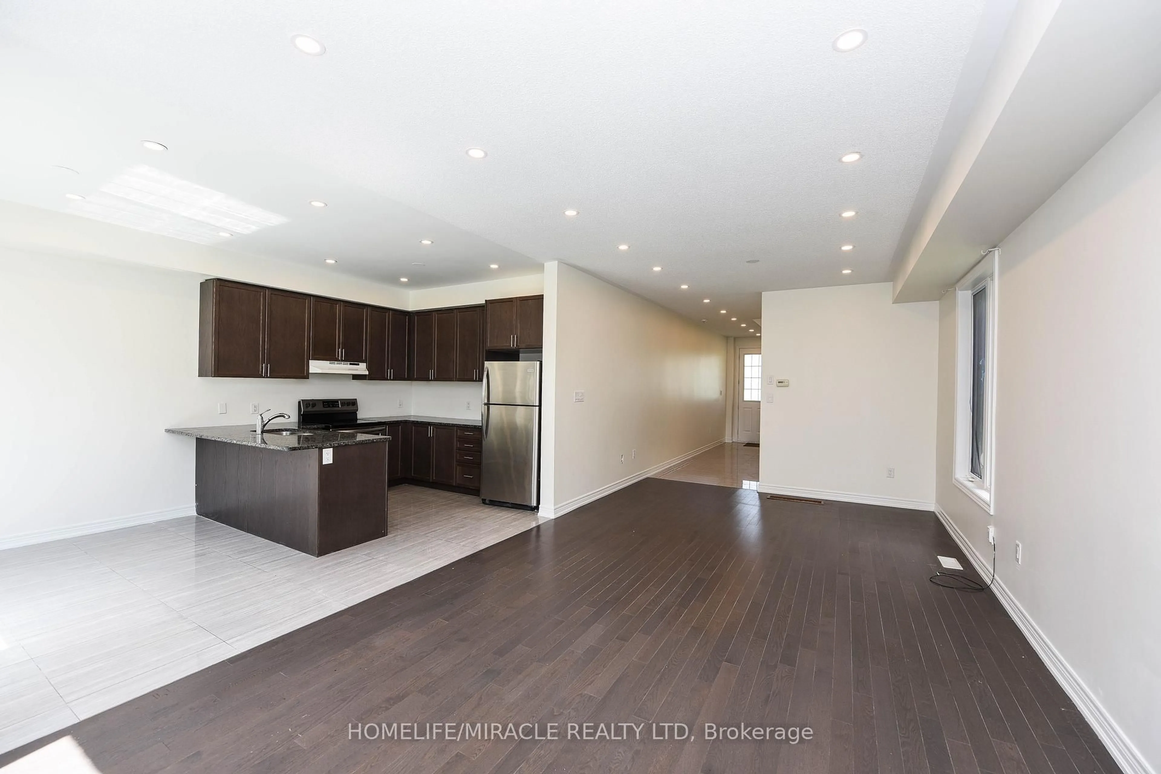 Open concept kitchen, unknown for 418 Royal West Dr, Brampton Ontario L6X 5K1