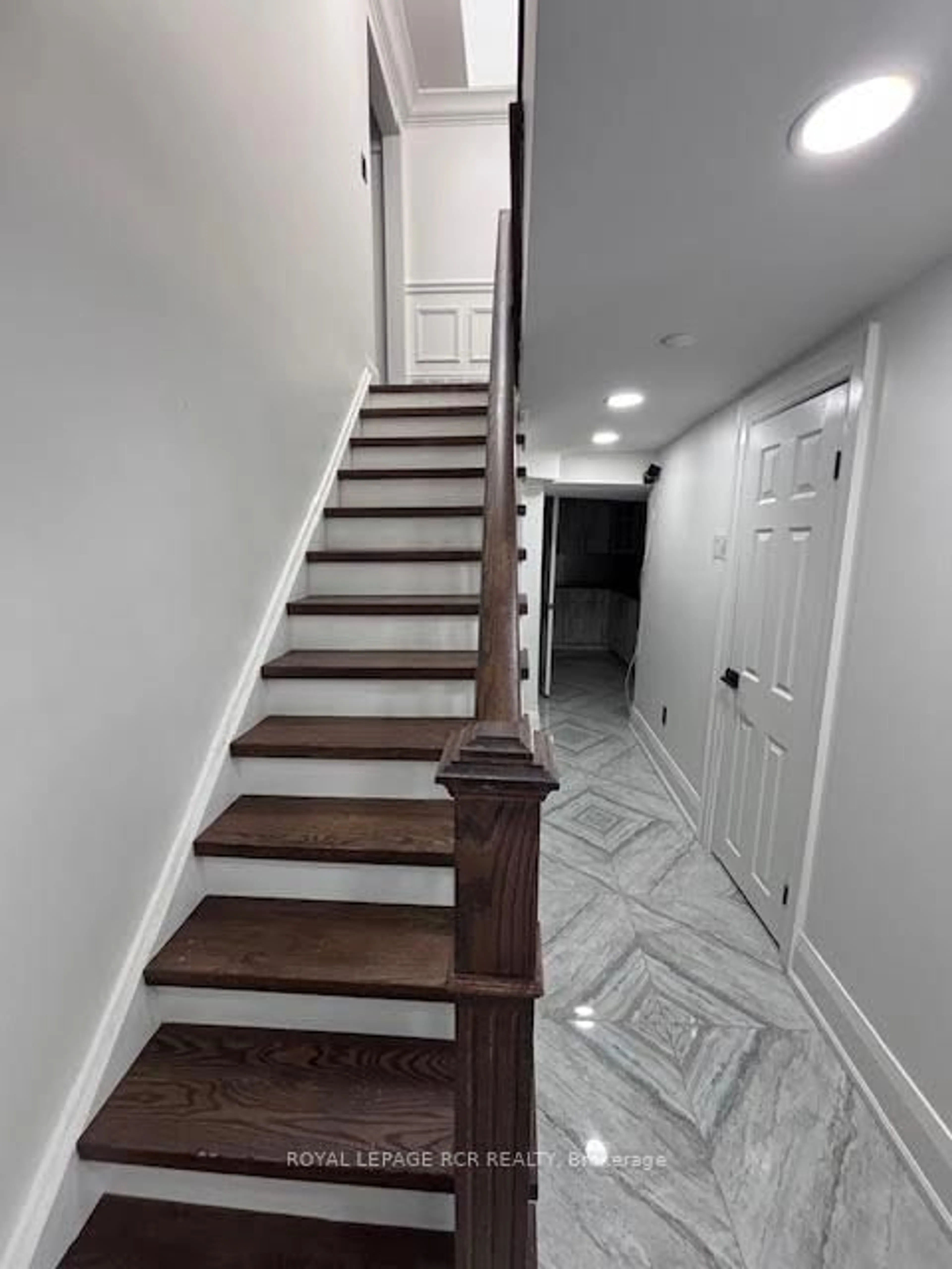 Stairs for 134 Queen St, Caledon Ontario L7E 2M7