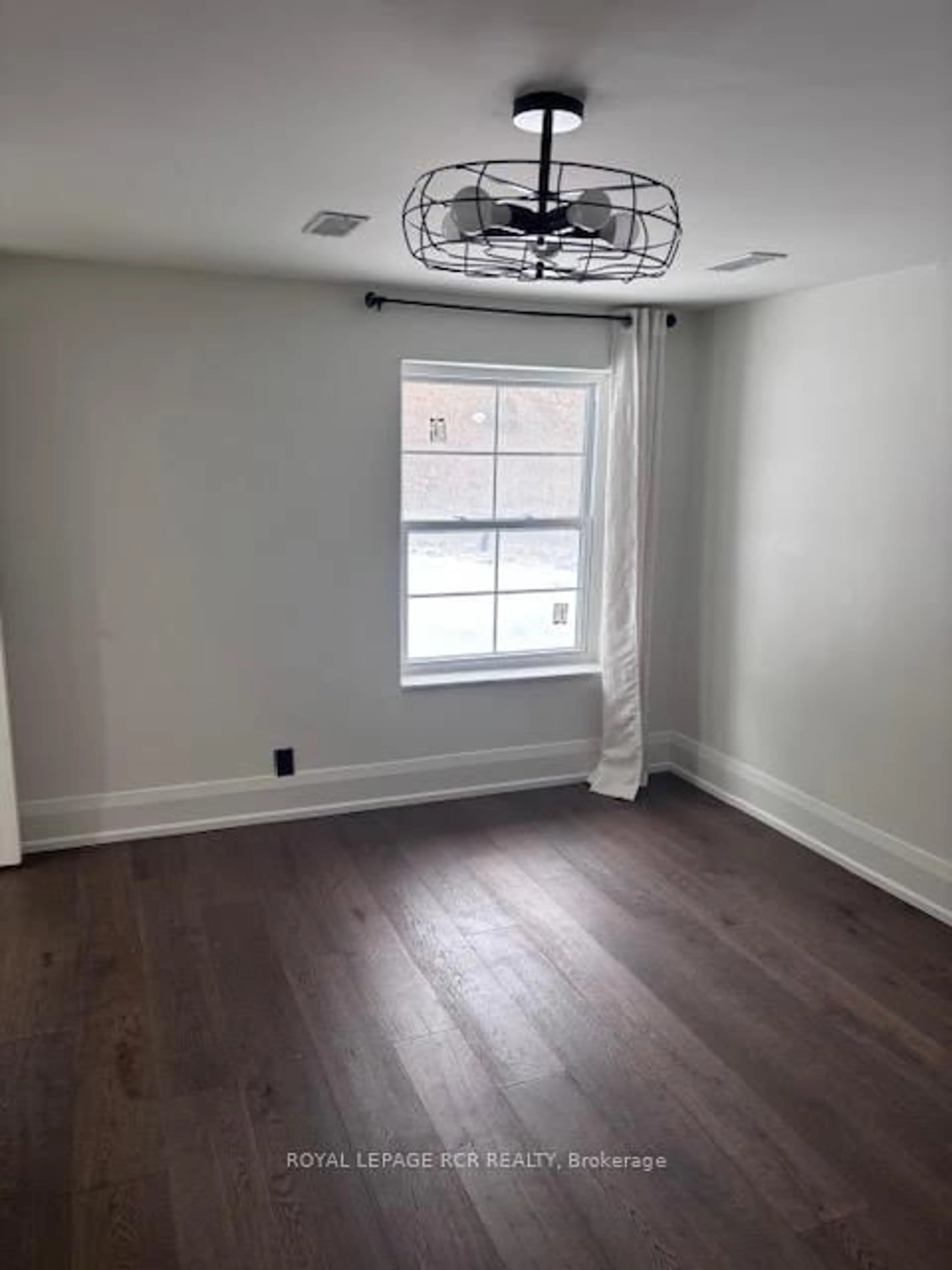 A pic of a room for 134 Queen St, Caledon Ontario L7E 2M7