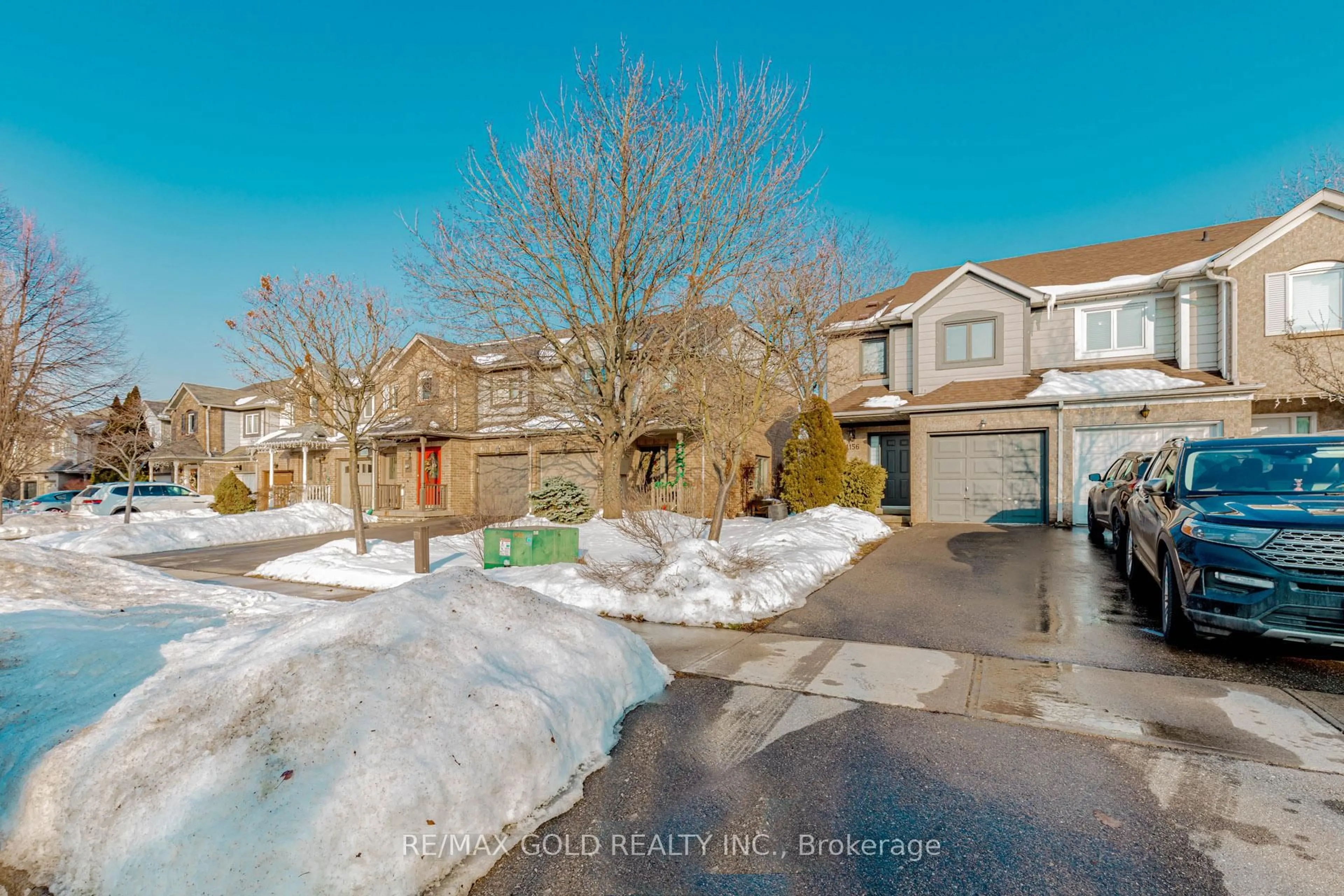 A pic from outside/outdoor area/front of a property/back of a property/a pic from drone, street for 1156 Westview Terr, Oakville Ontario L6M 3M1