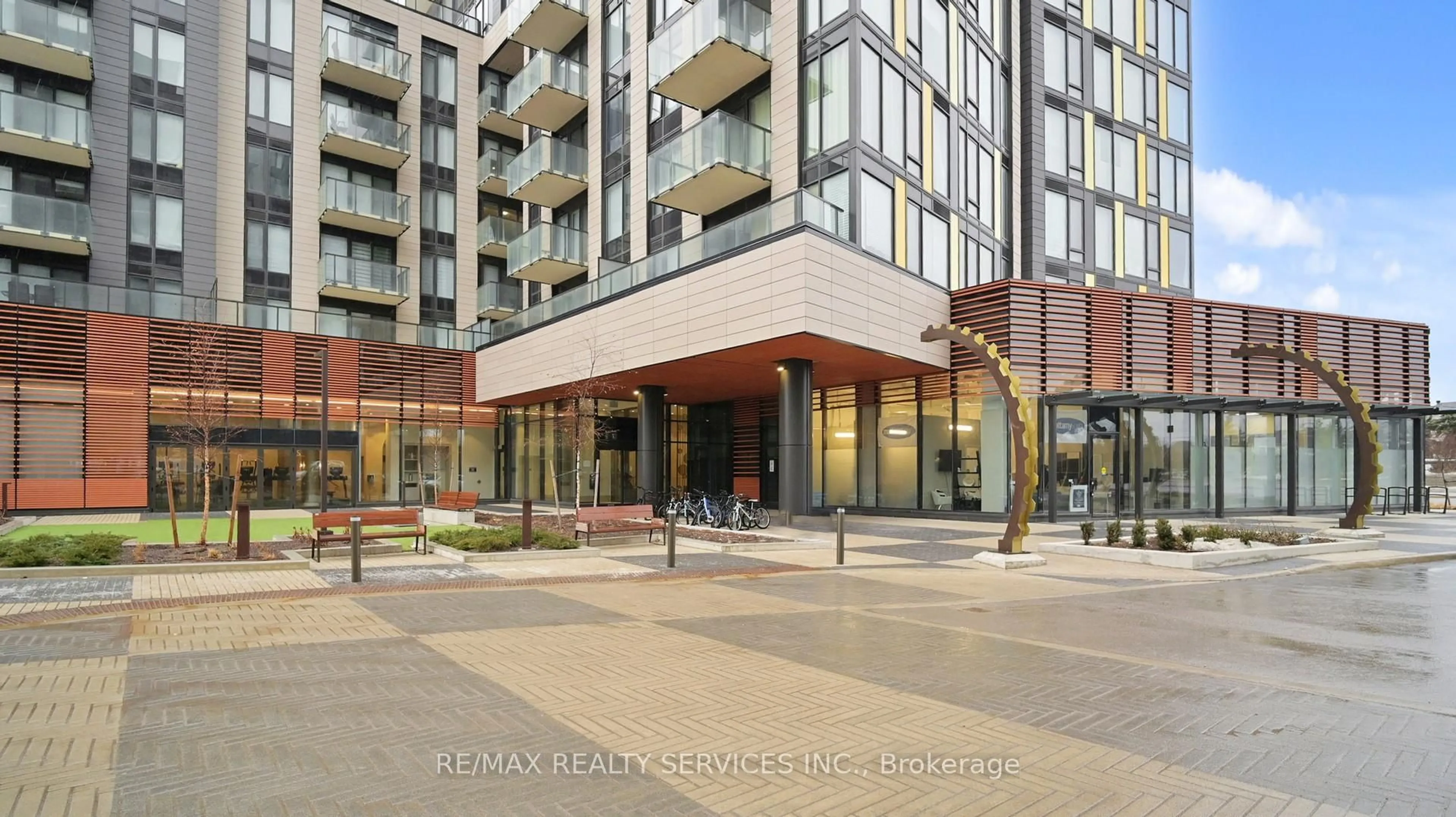 Indoor foyer for 1415 Dundas St #610, Oakville Ontario L6H 7G1