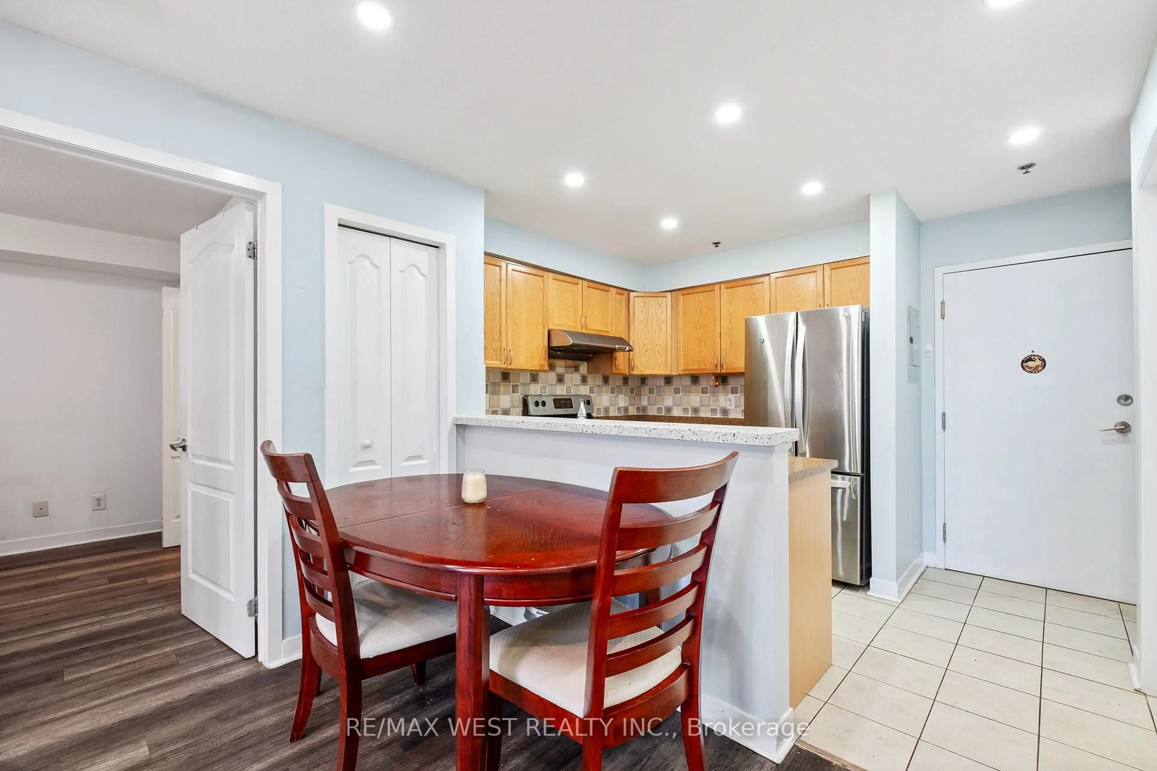 Open concept kitchen, unknown for 4 Dayspring Circ #208, Brampton Ontario L6P 2Z5