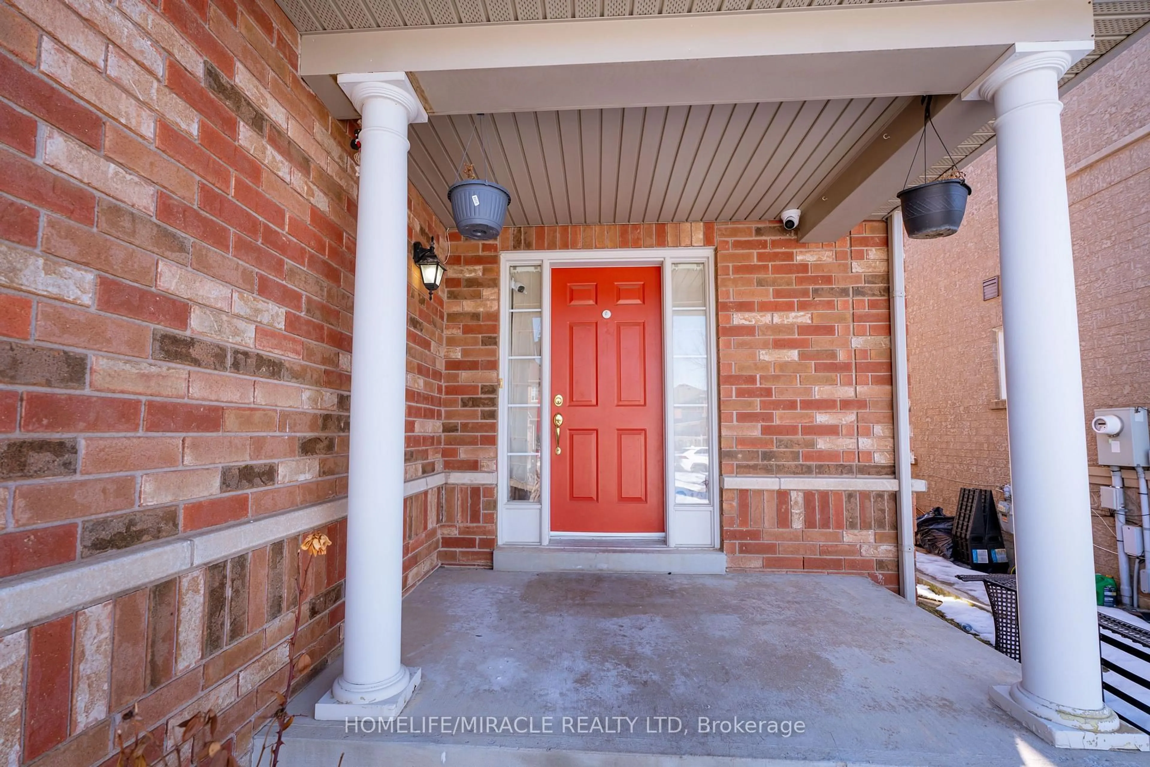 Indoor entryway for 16 Dunure Cres, Brampton Ontario L7A 2Y5