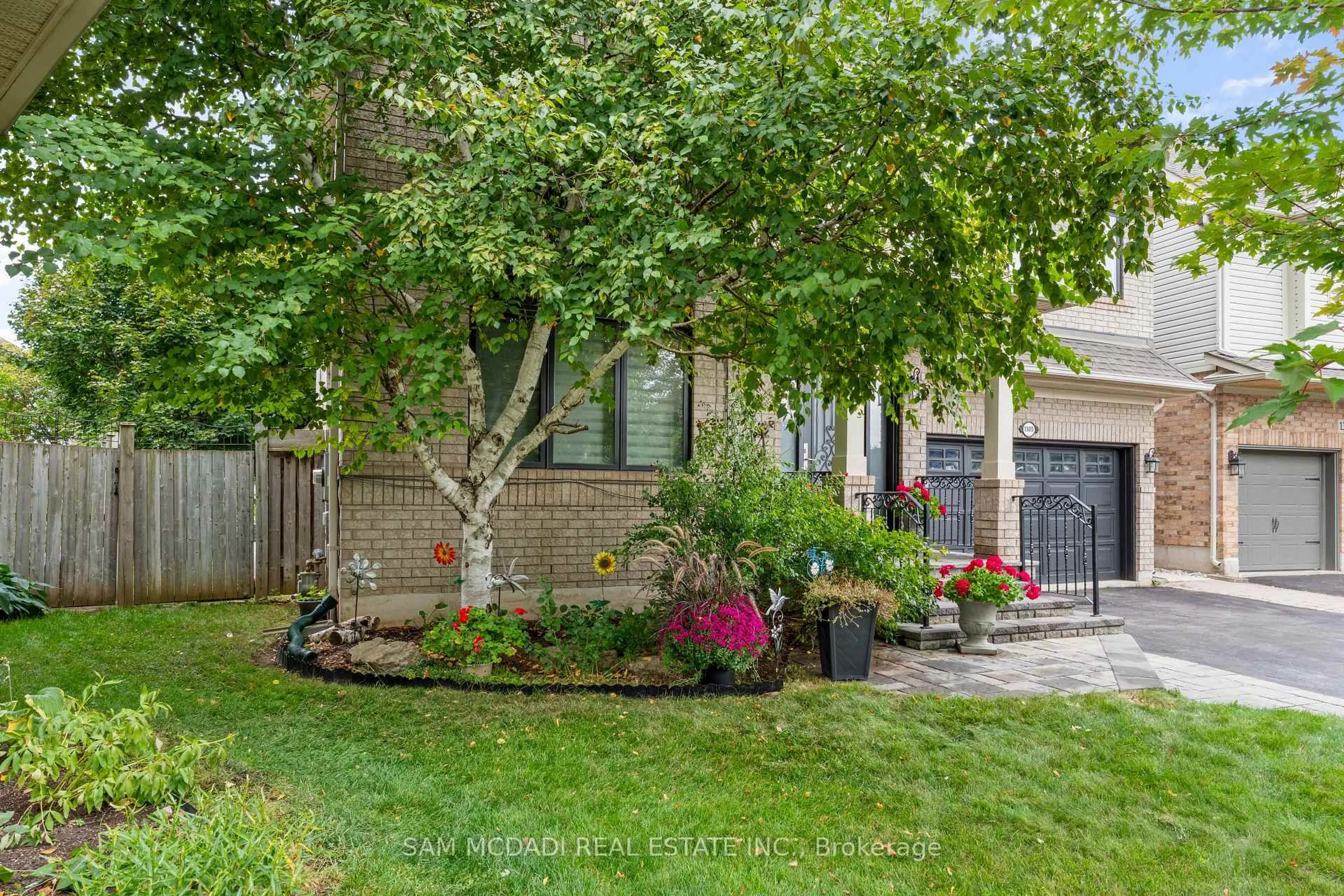 Patio, street for 1309 Ashwood Terr, Oakville Ontario L6M 4A7