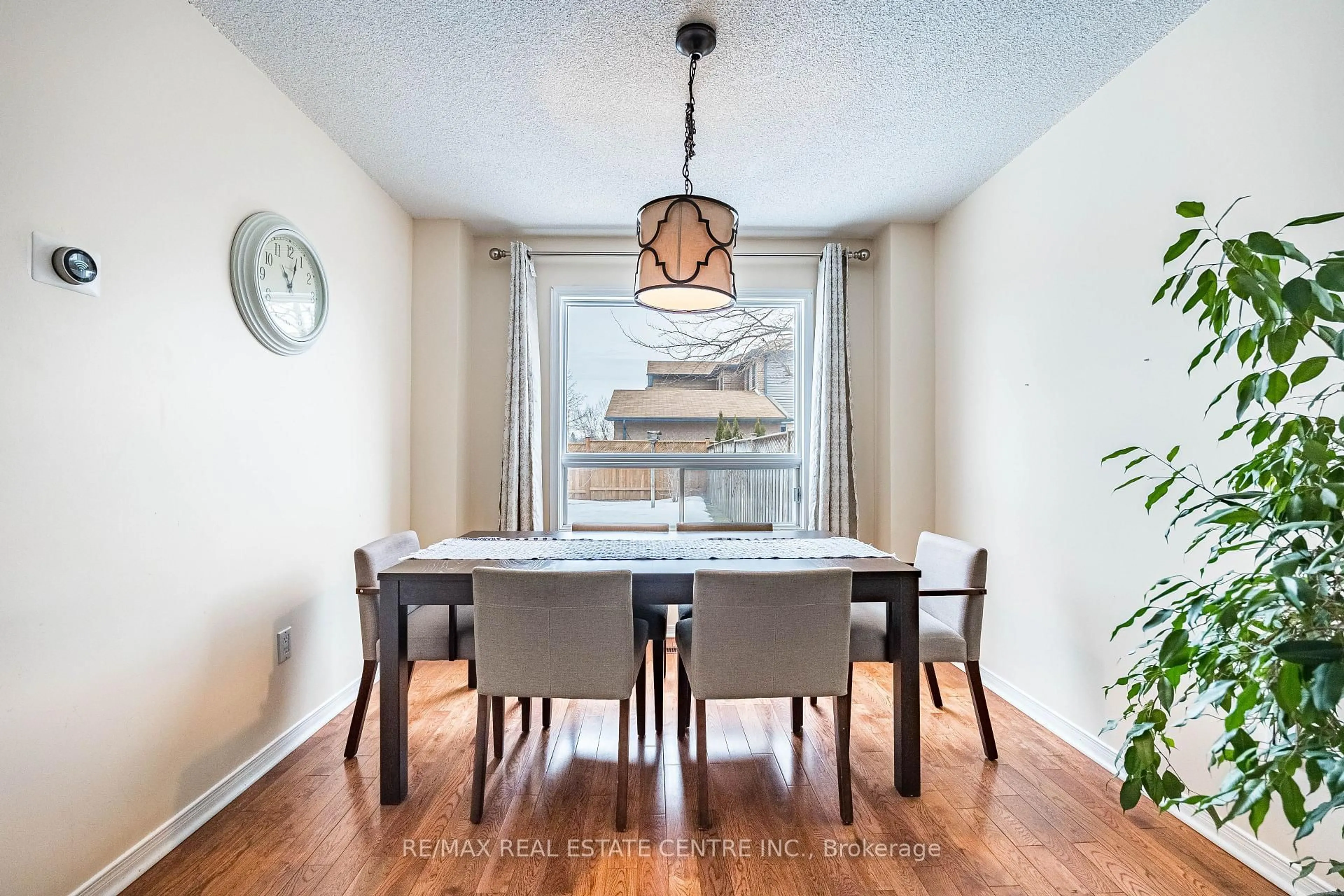 Dining room, wood/laminate floor for 416 Marlatt Dr, Oakville Ontario L6H 5X5