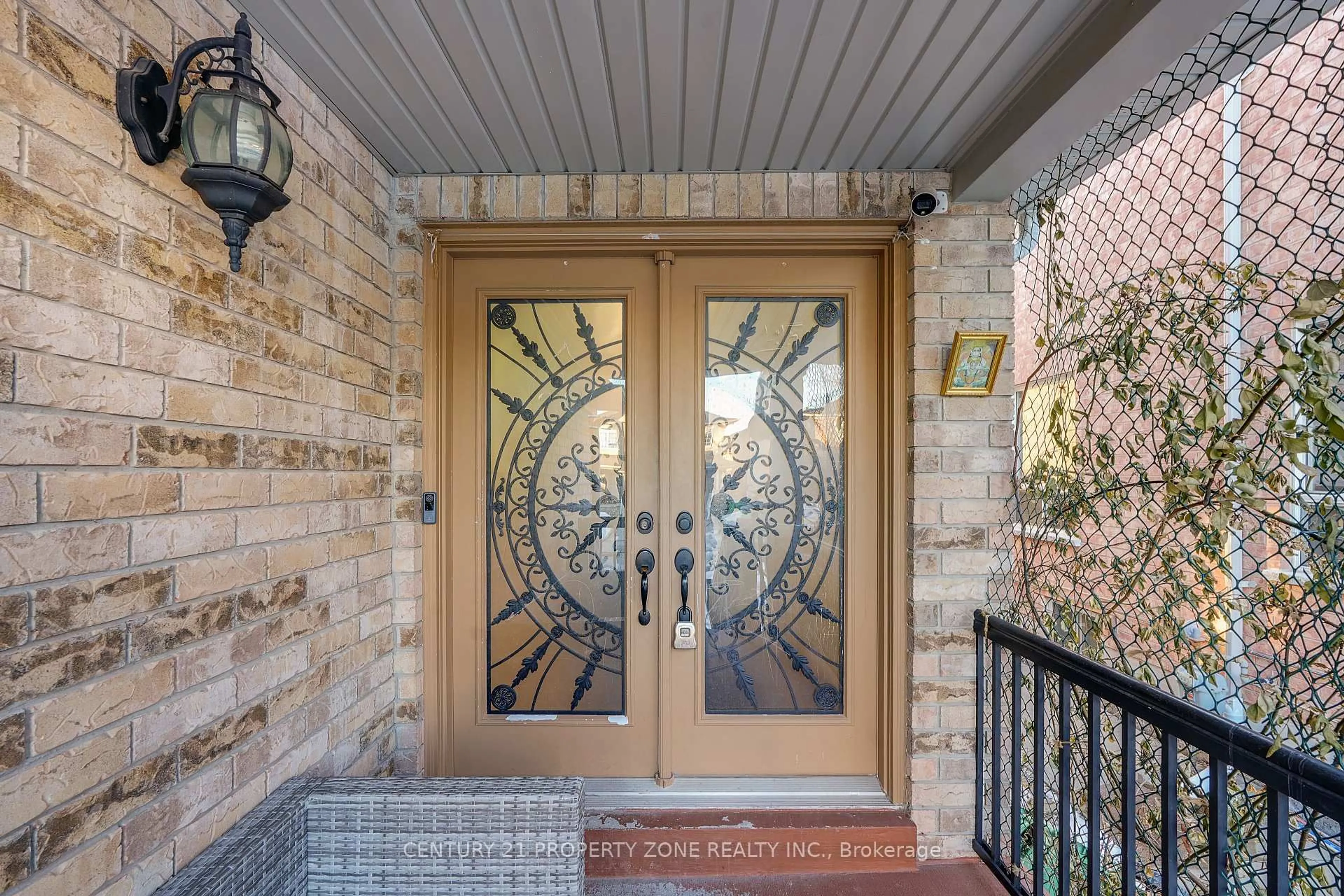 Indoor entryway for 17 Riverplace Cres, Brampton Ontario L6P 2N2