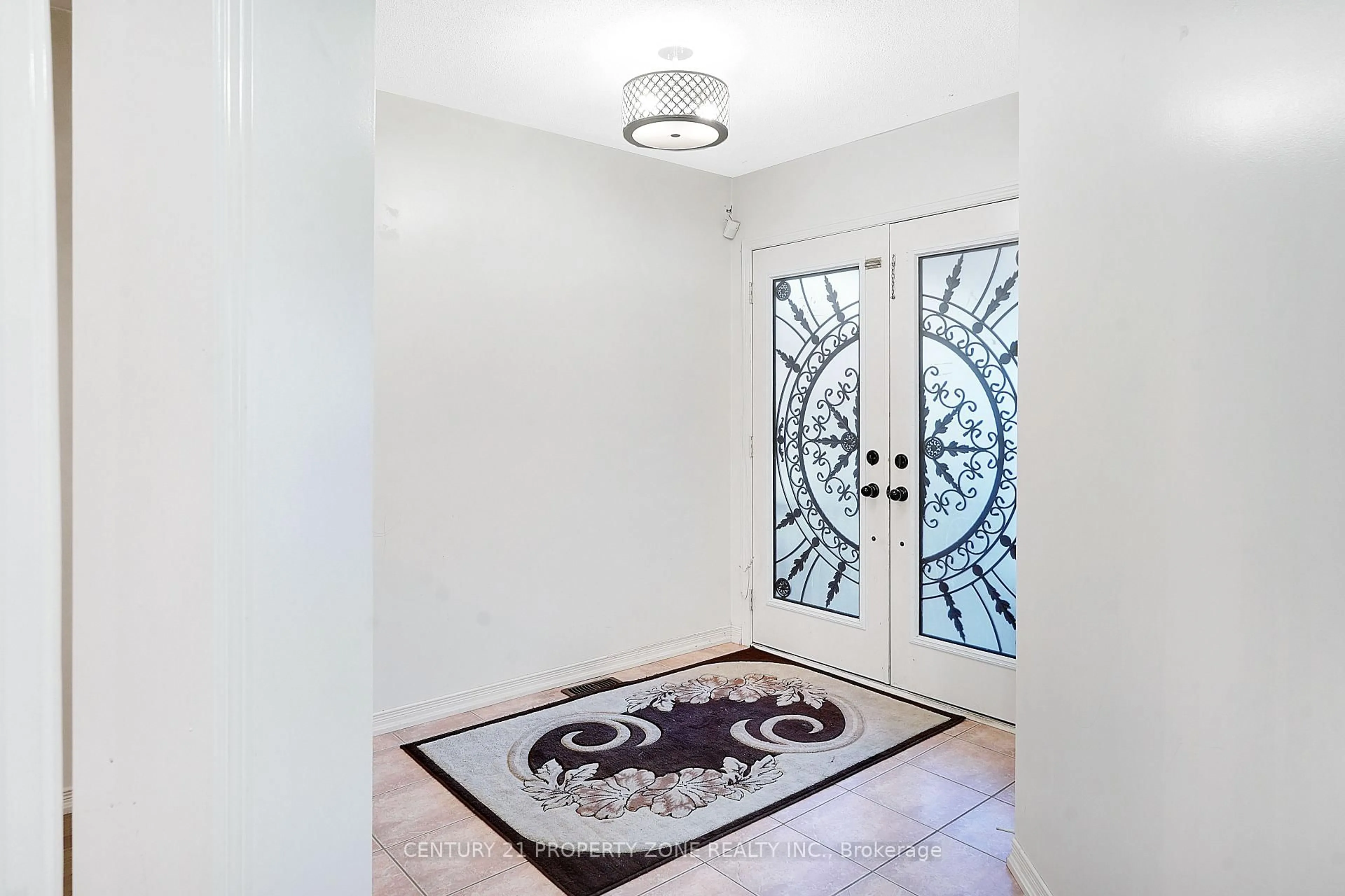 Indoor entryway for 17 Riverplace Cres, Brampton Ontario L6P 2N2