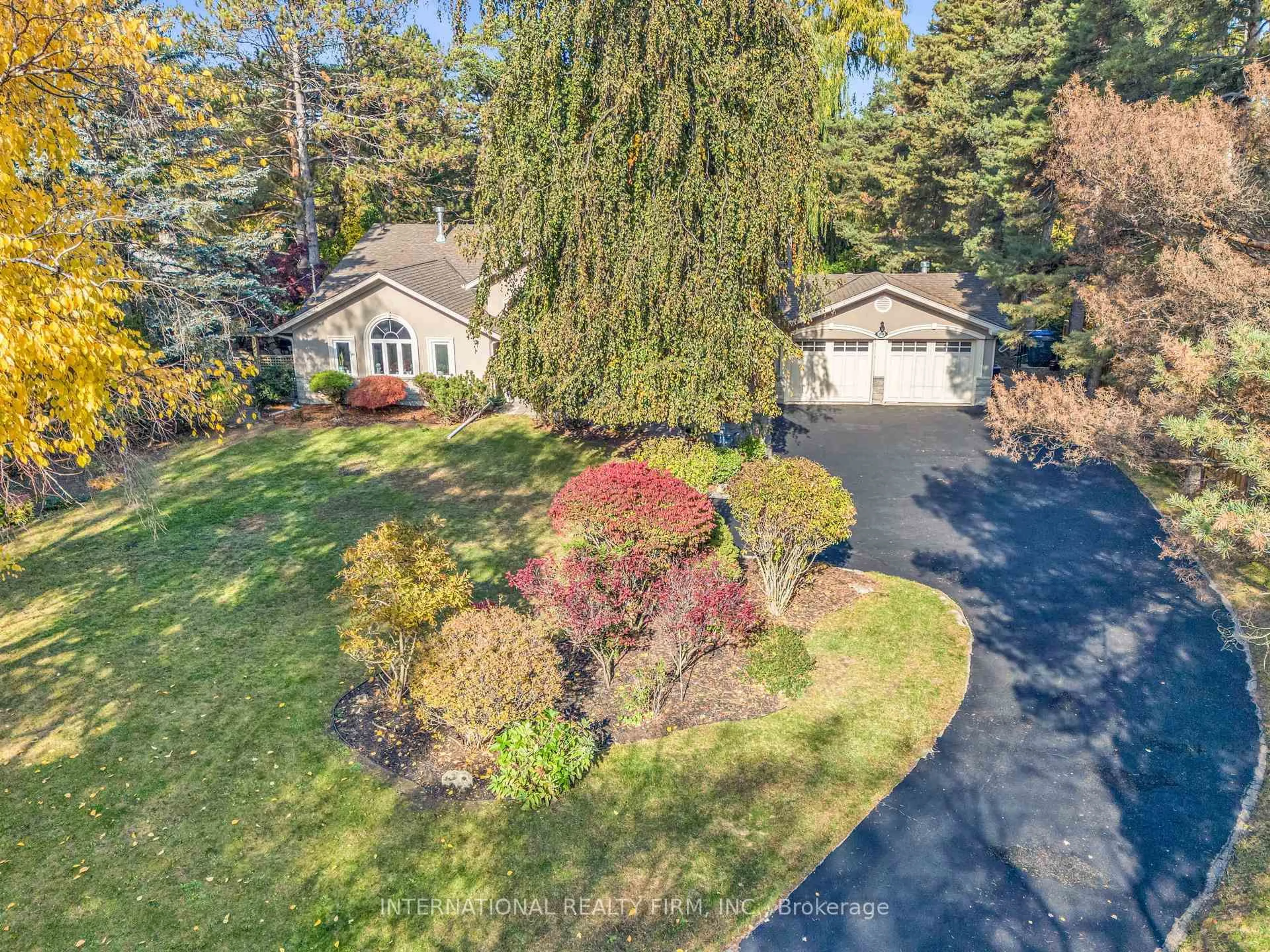 A pic from outside/outdoor area/front of a property/back of a property/a pic from drone, water/lake/river/ocean view for 1049 Indian Rd Rd, Mississauga Ontario L5H 1R6
