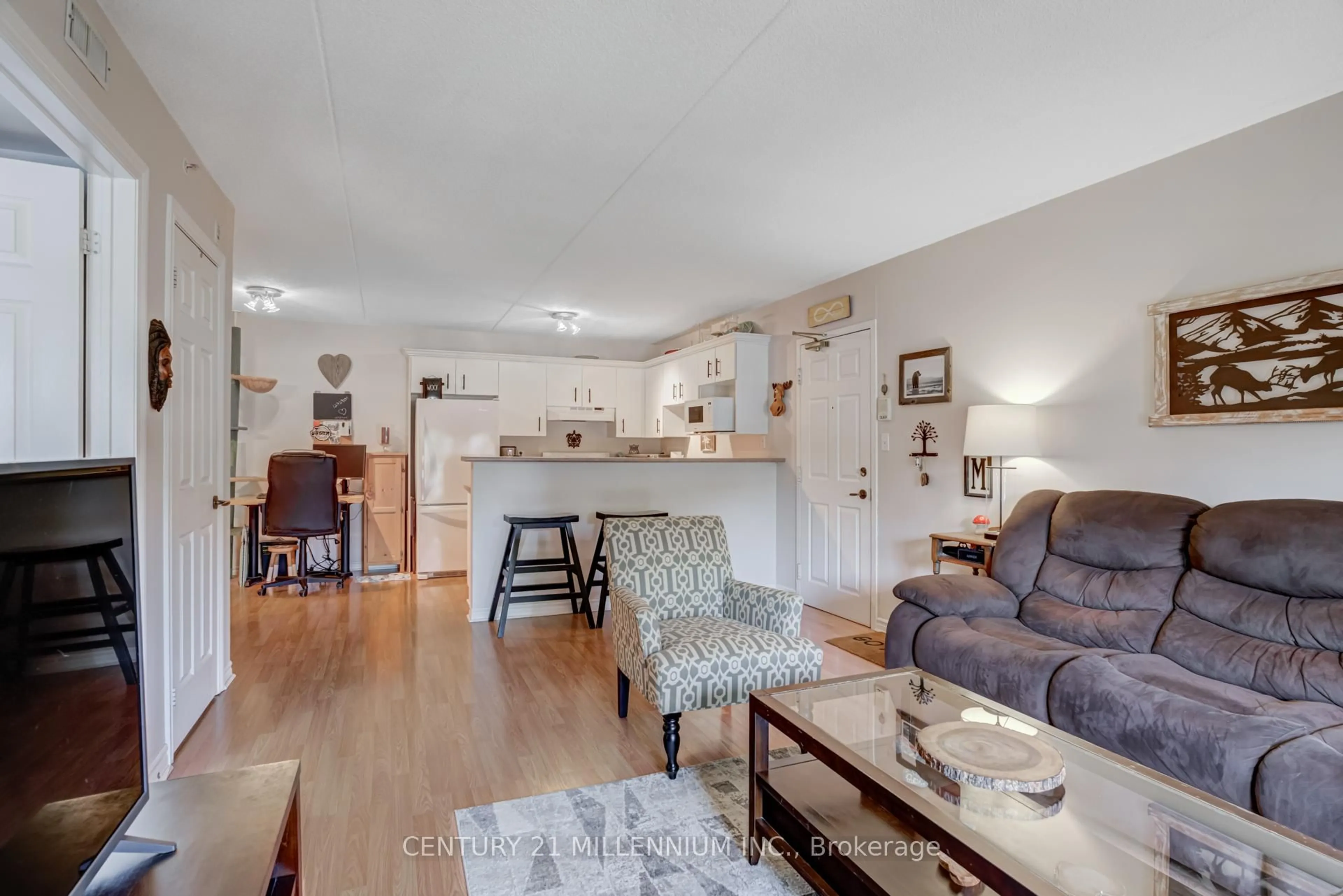 Living room with furniture, unknown for 4003 Kilmer Dr #110, Burlington Ontario L7M 4M1