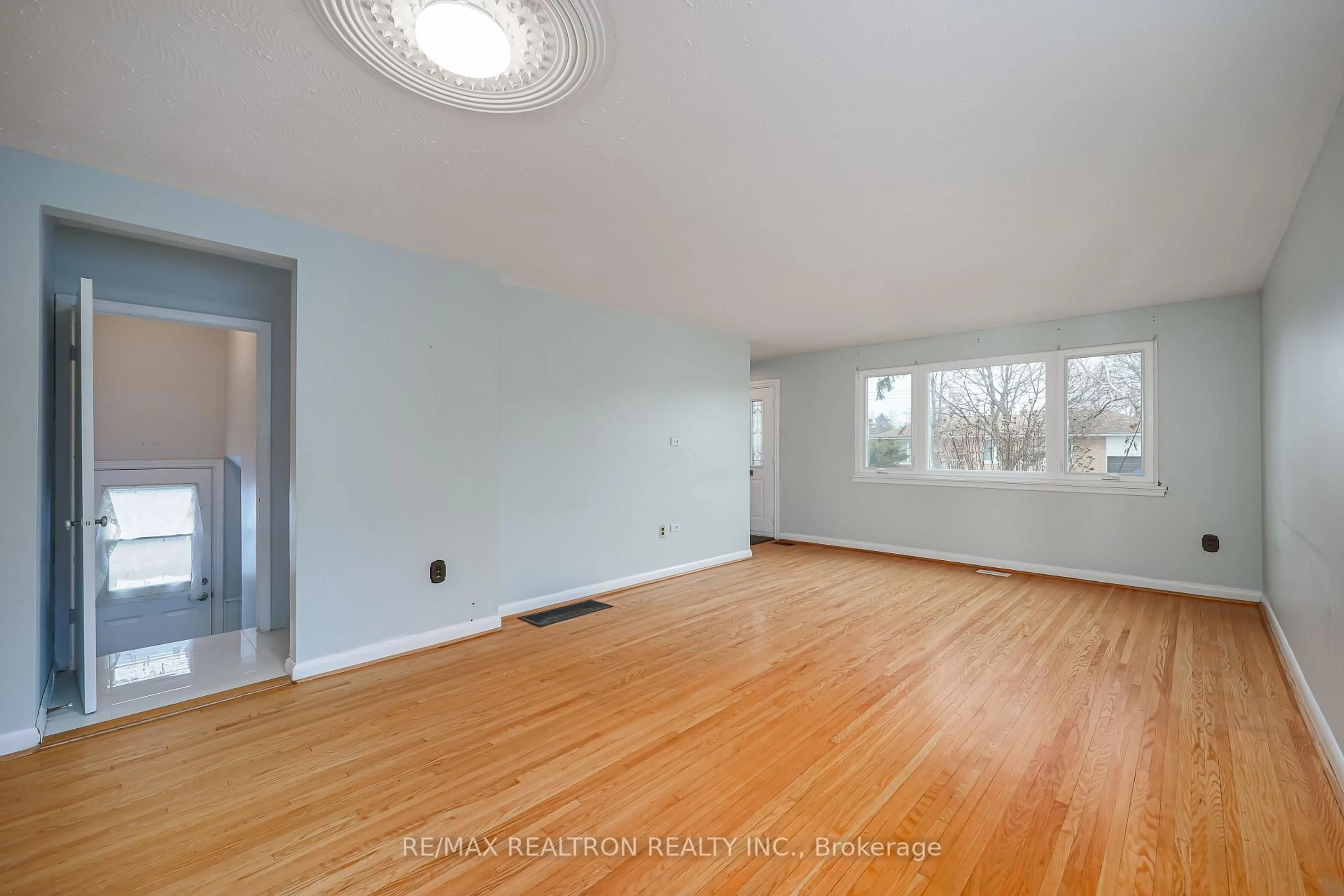 A pic of a room for 4 Lachine Crt, Toronto Ontario M9C 4A5