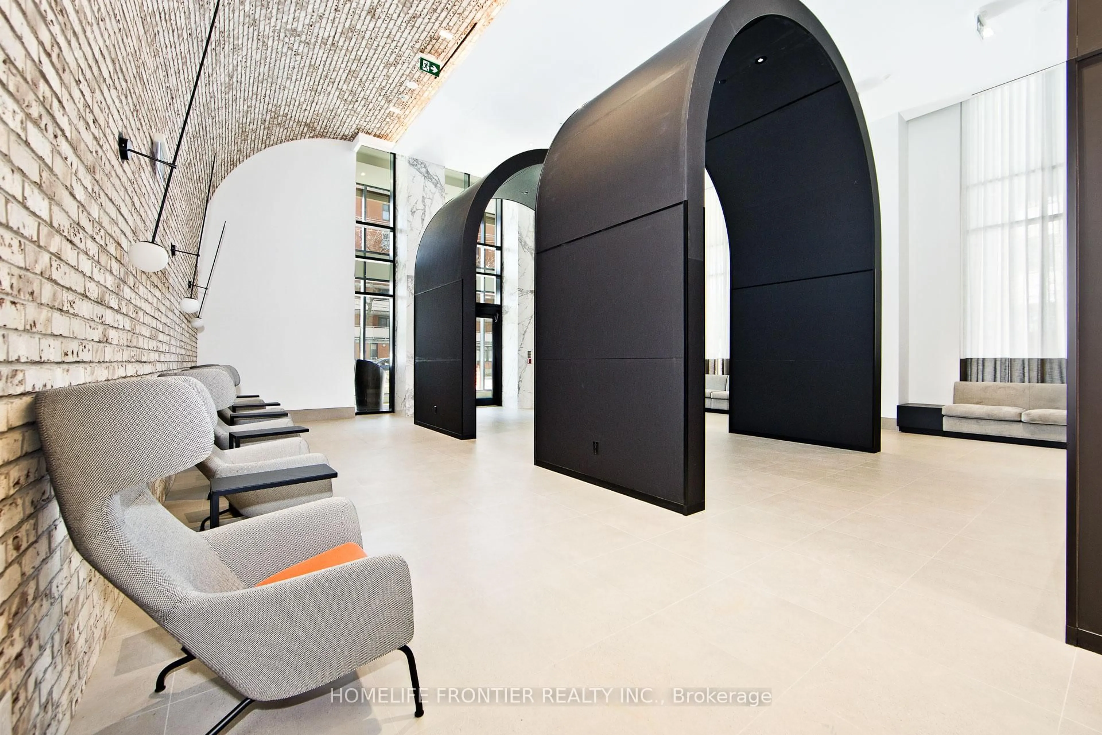 Indoor foyer for 285 Dufferin St #505, Toronto Ontario M6K 1E6