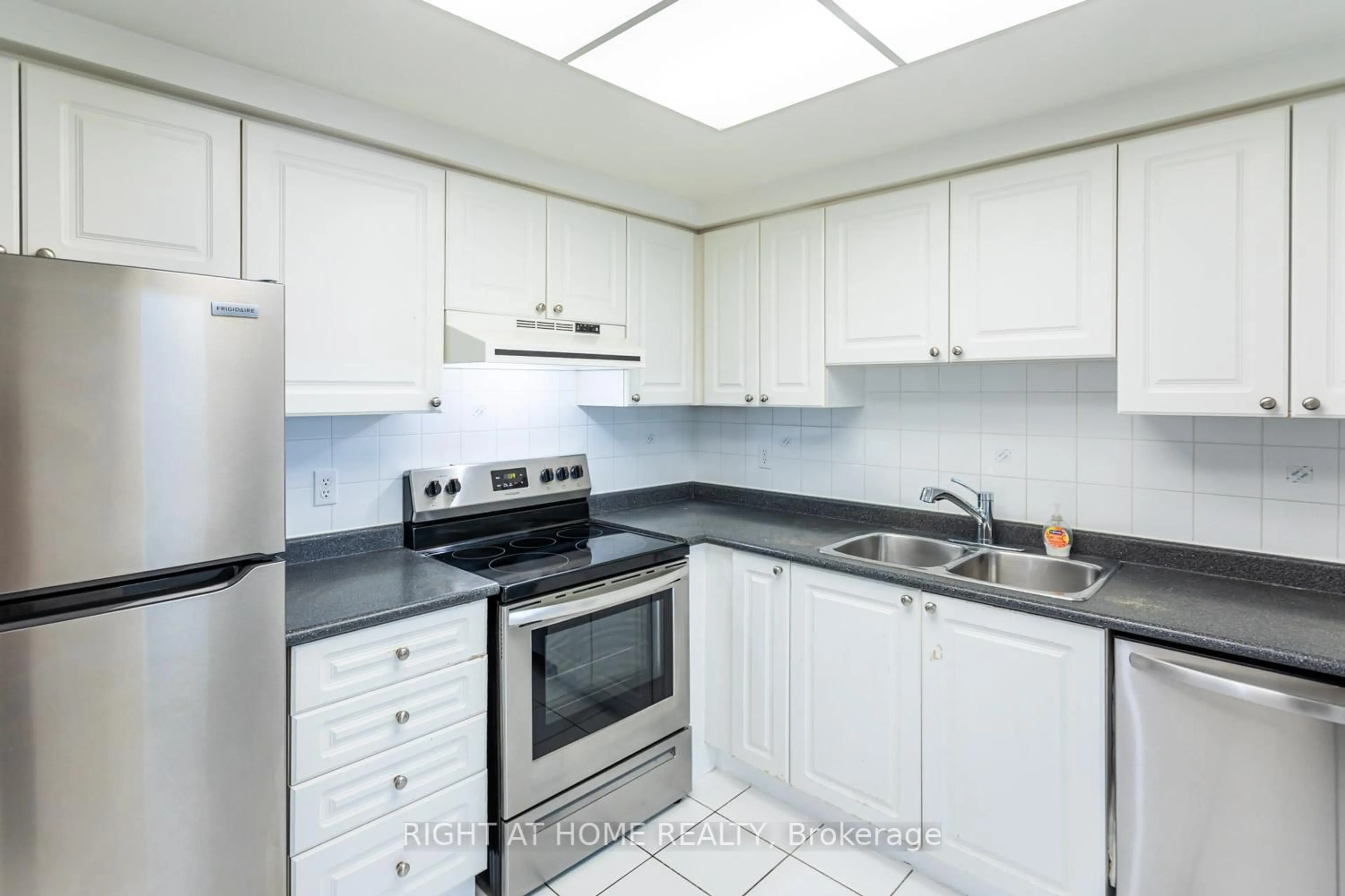 Standard kitchen, unknown for 135 Hillcrest Ave #1101, Mississauga Ontario L5B 4B1