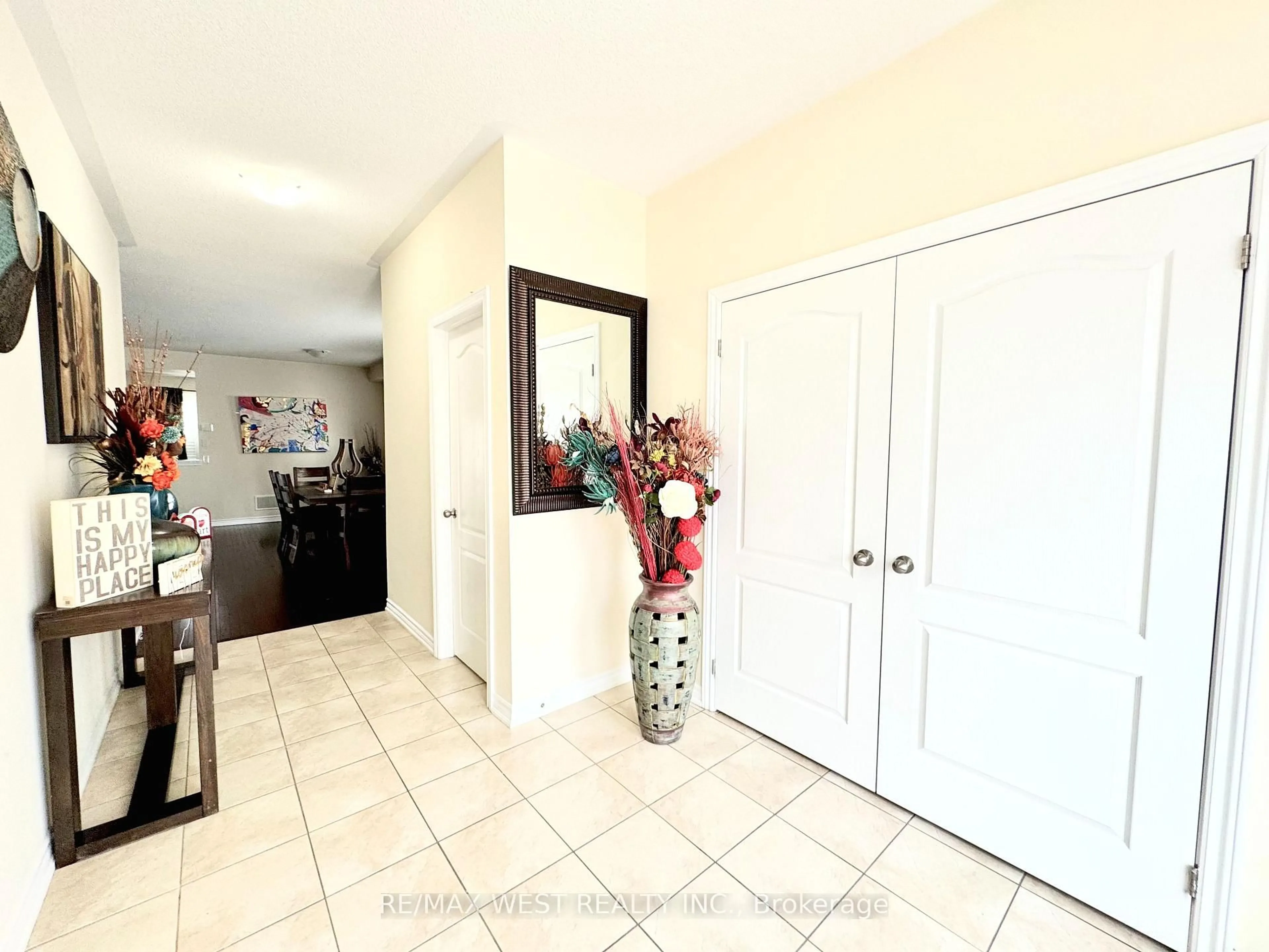 Indoor entryway for 24 Maple Cider St, Caledon Ontario L7C 4B8