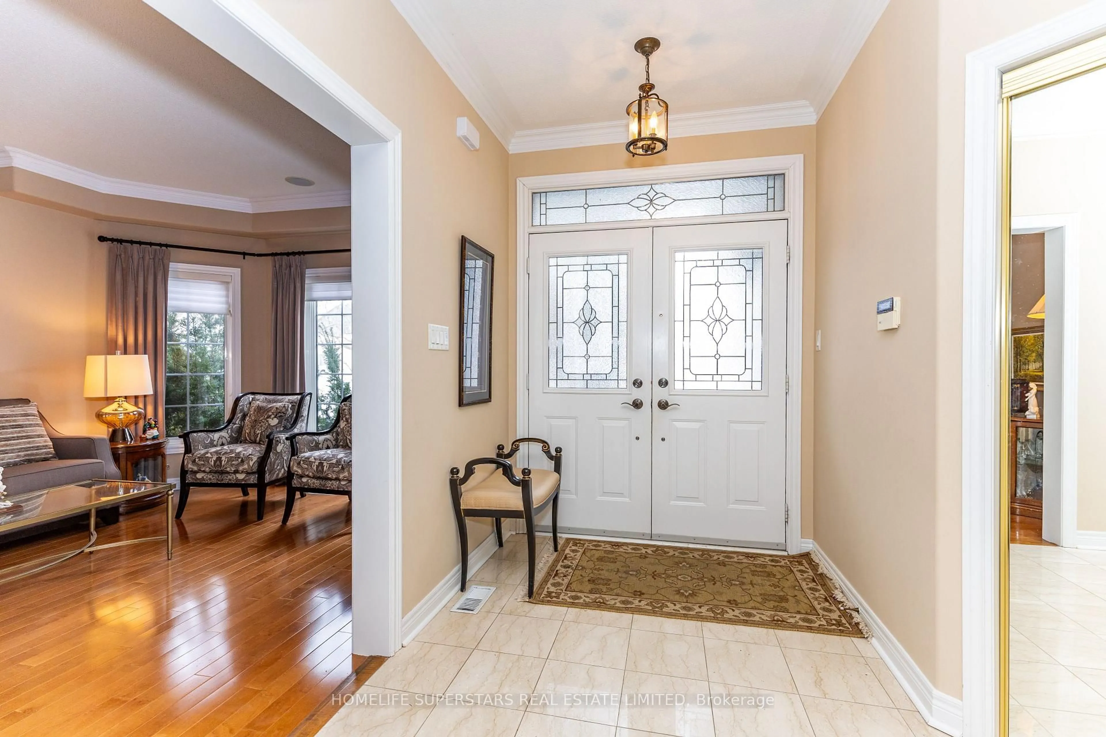 Indoor entryway for 2204 Snead Rd, Burlington Ontario L7M 4X1