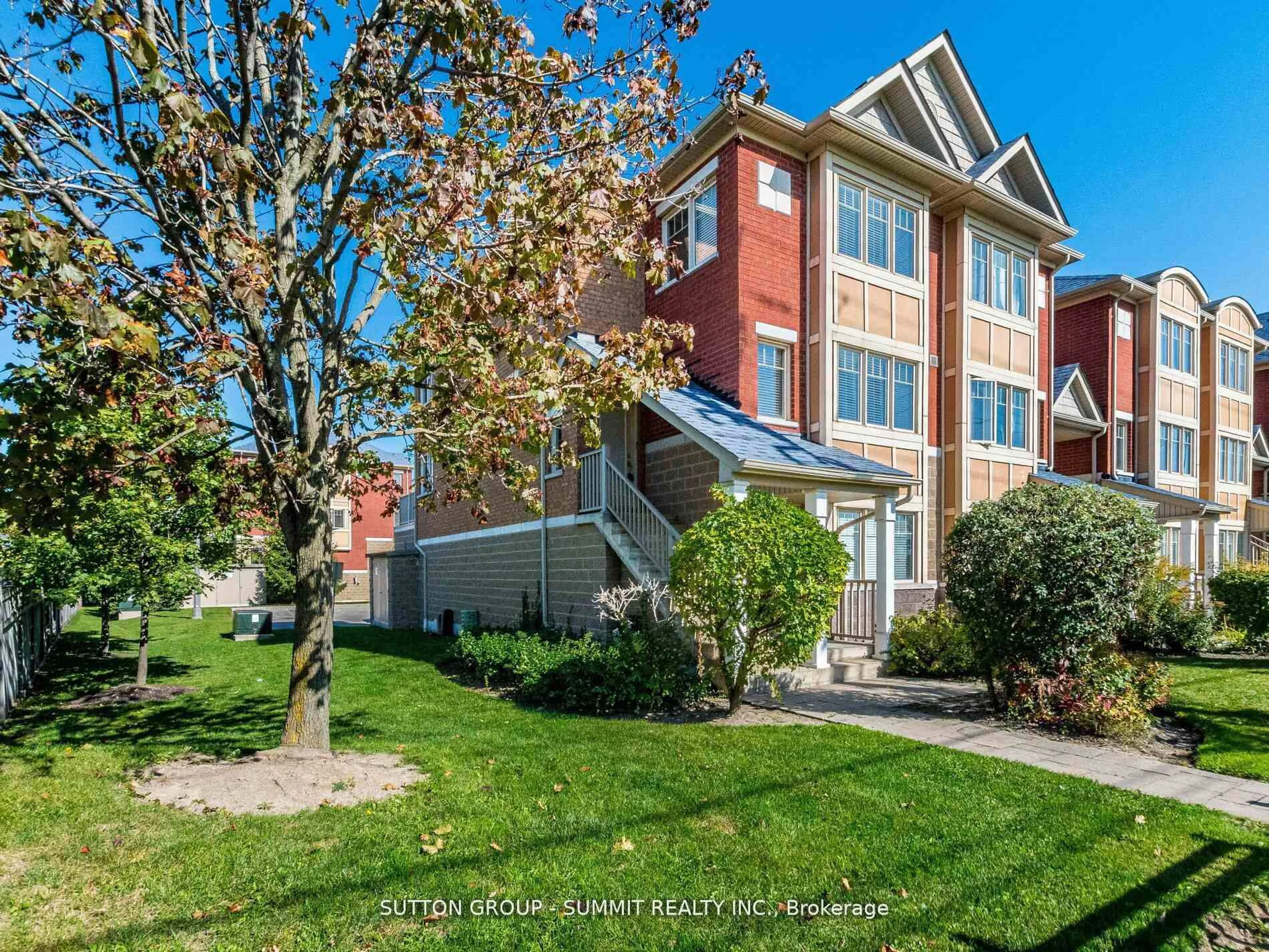 A pic from outside/outdoor area/front of a property/back of a property/a pic from drone, street for 5035 NINTH Line #11, Mississauga Ontario L5M 0E6