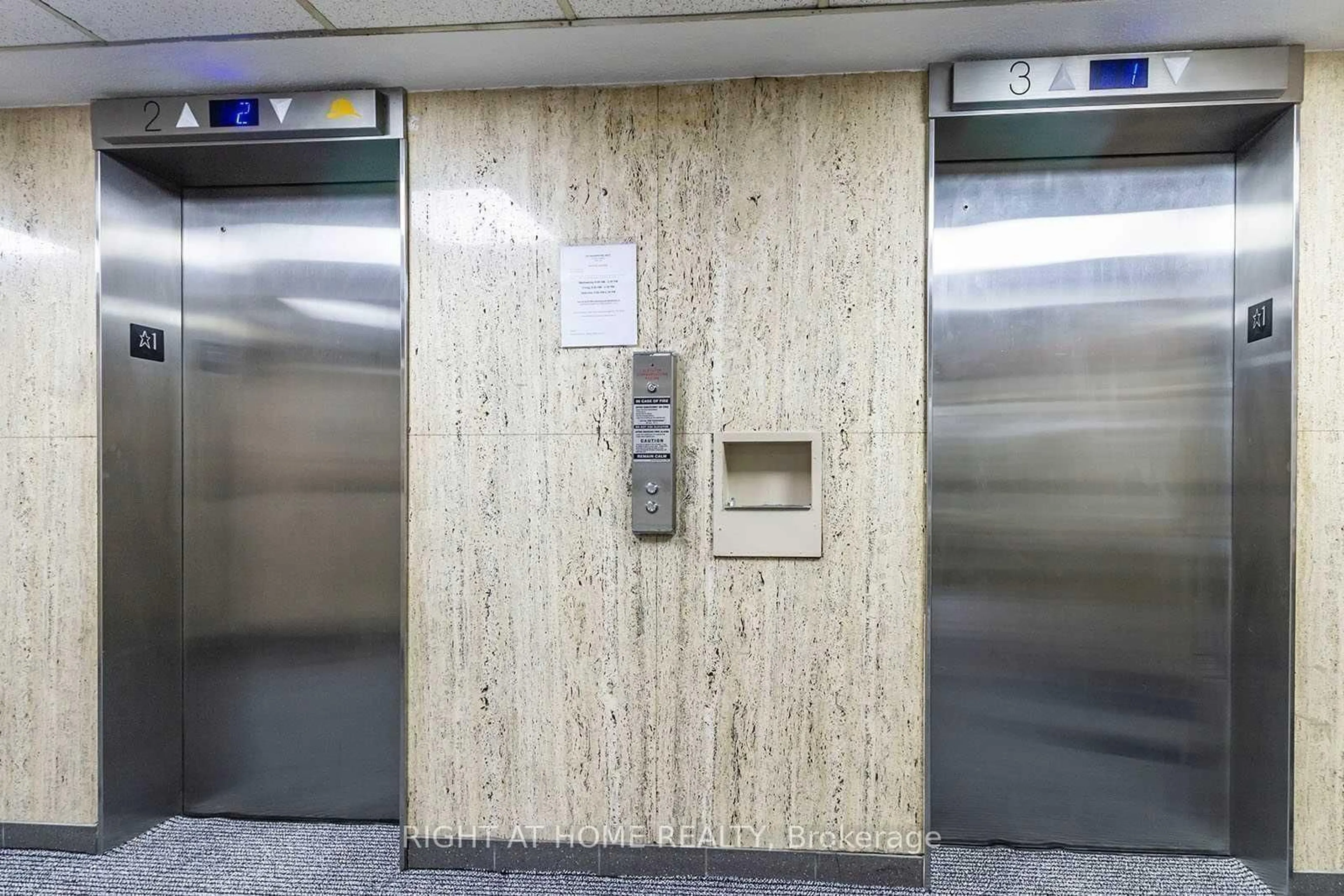 Indoor foyer for 235 Grandravine Dr #1607, Toronto Ontario M3N 1J2