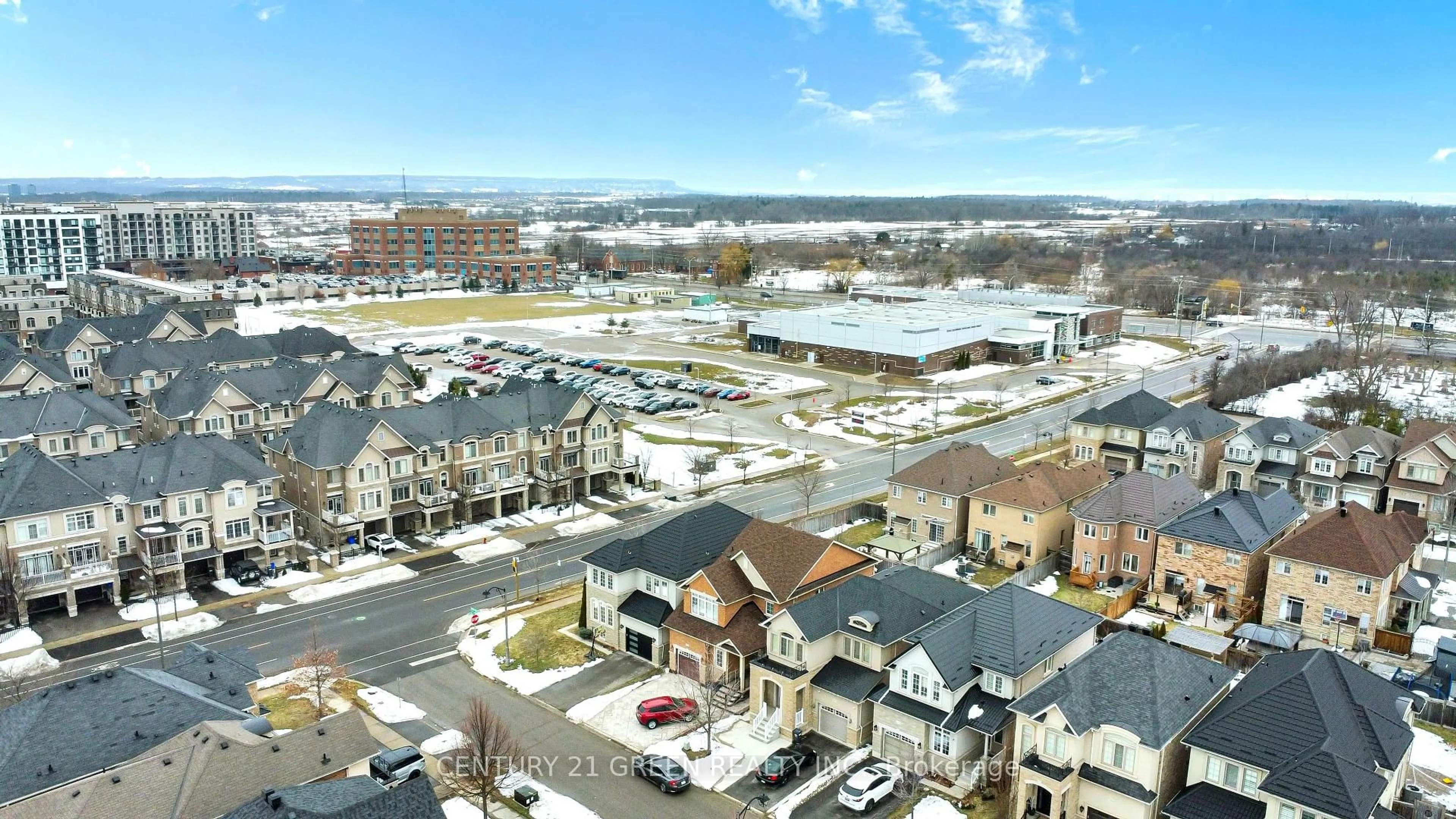 A pic from outside/outdoor area/front of a property/back of a property/a pic from drone, unknown for 2561 Grand Oak Tr, Oakville Ontario L6M 0R4