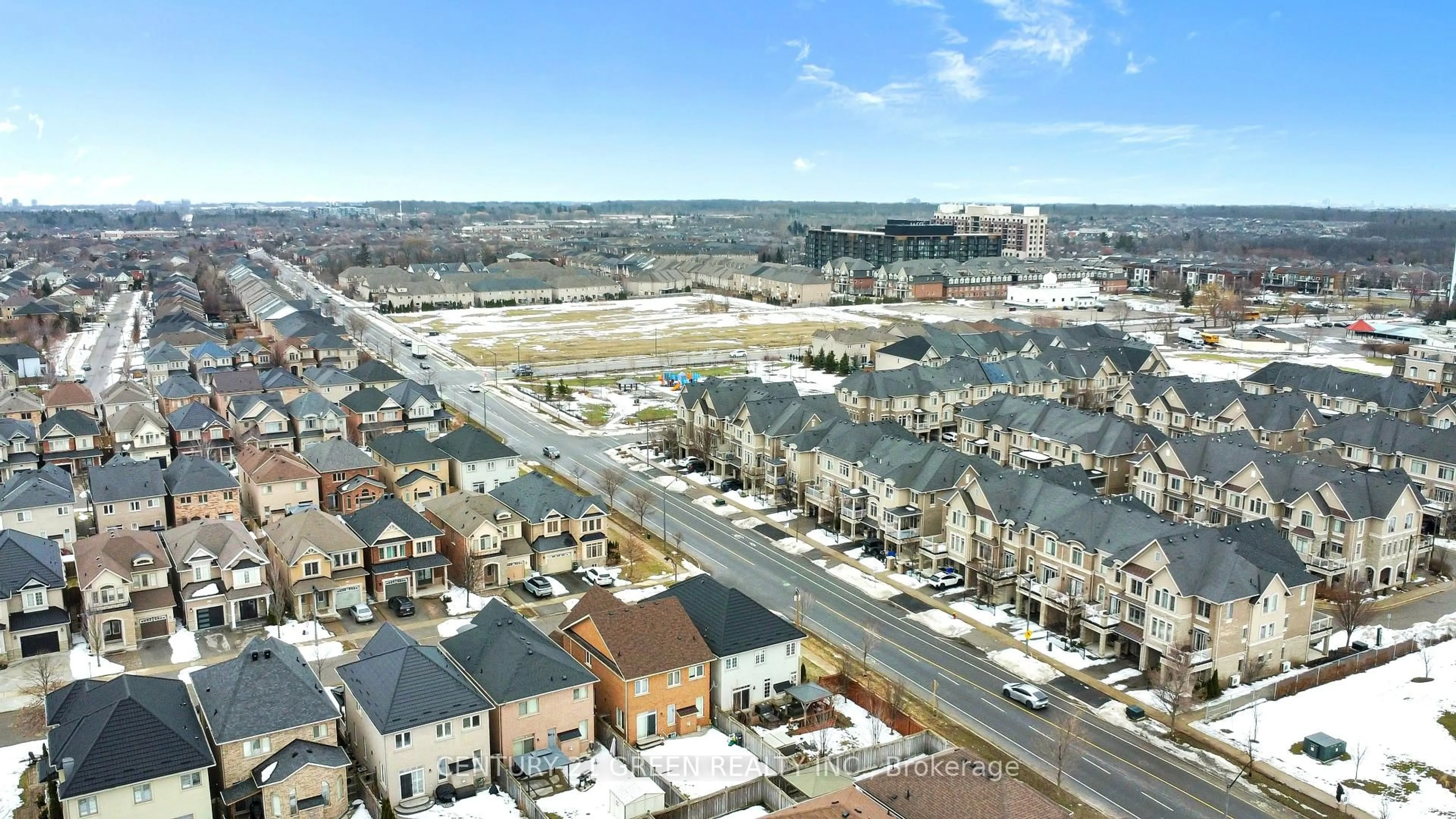A pic from outside/outdoor area/front of a property/back of a property/a pic from drone, city buildings view from balcony for 2561 Grand Oak Tr, Oakville Ontario L6M 0R4