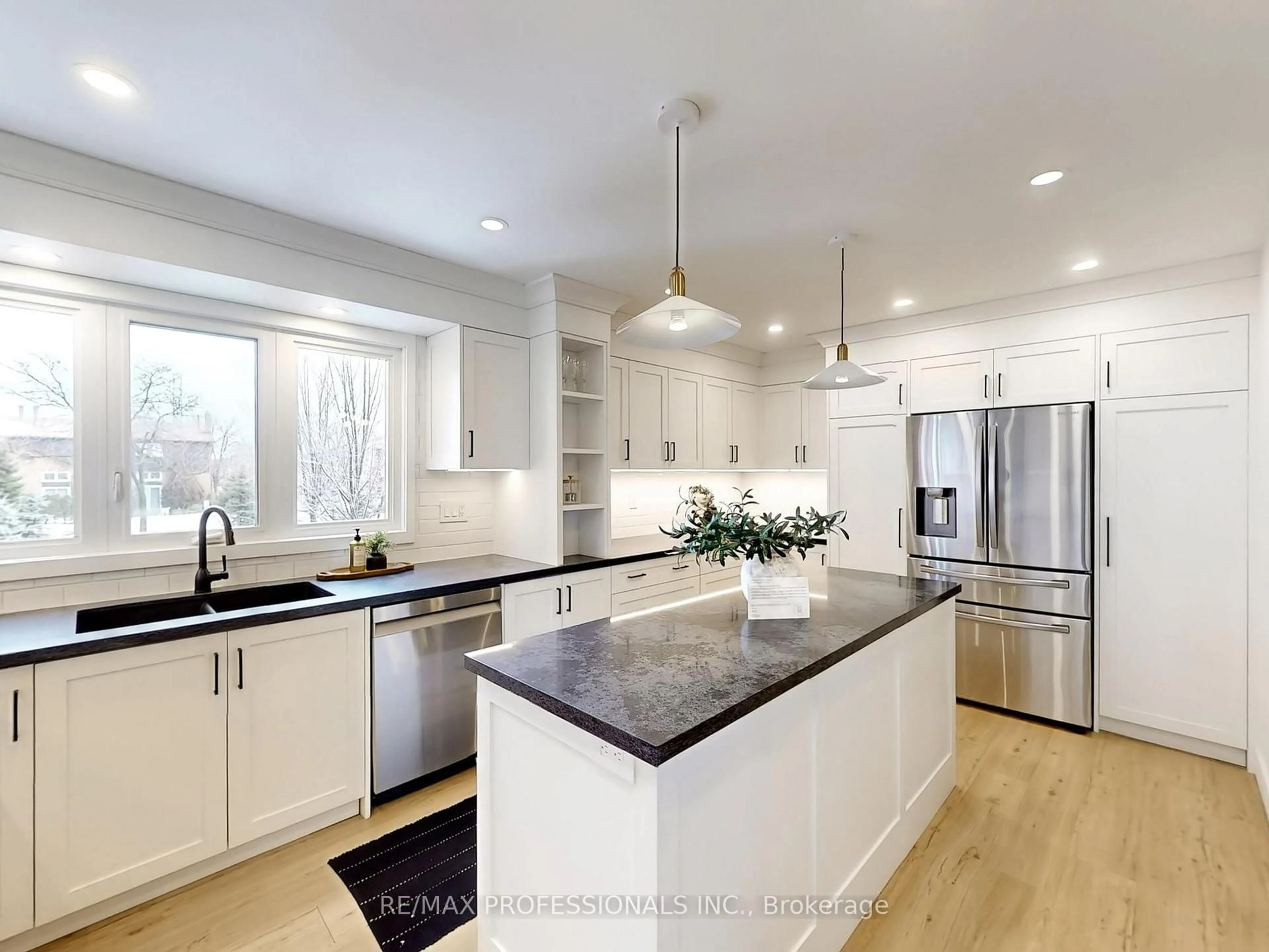 Contemporary kitchen, unknown for 1755 Rathburn Rd #7, Mississauga Ontario L4W 2M8