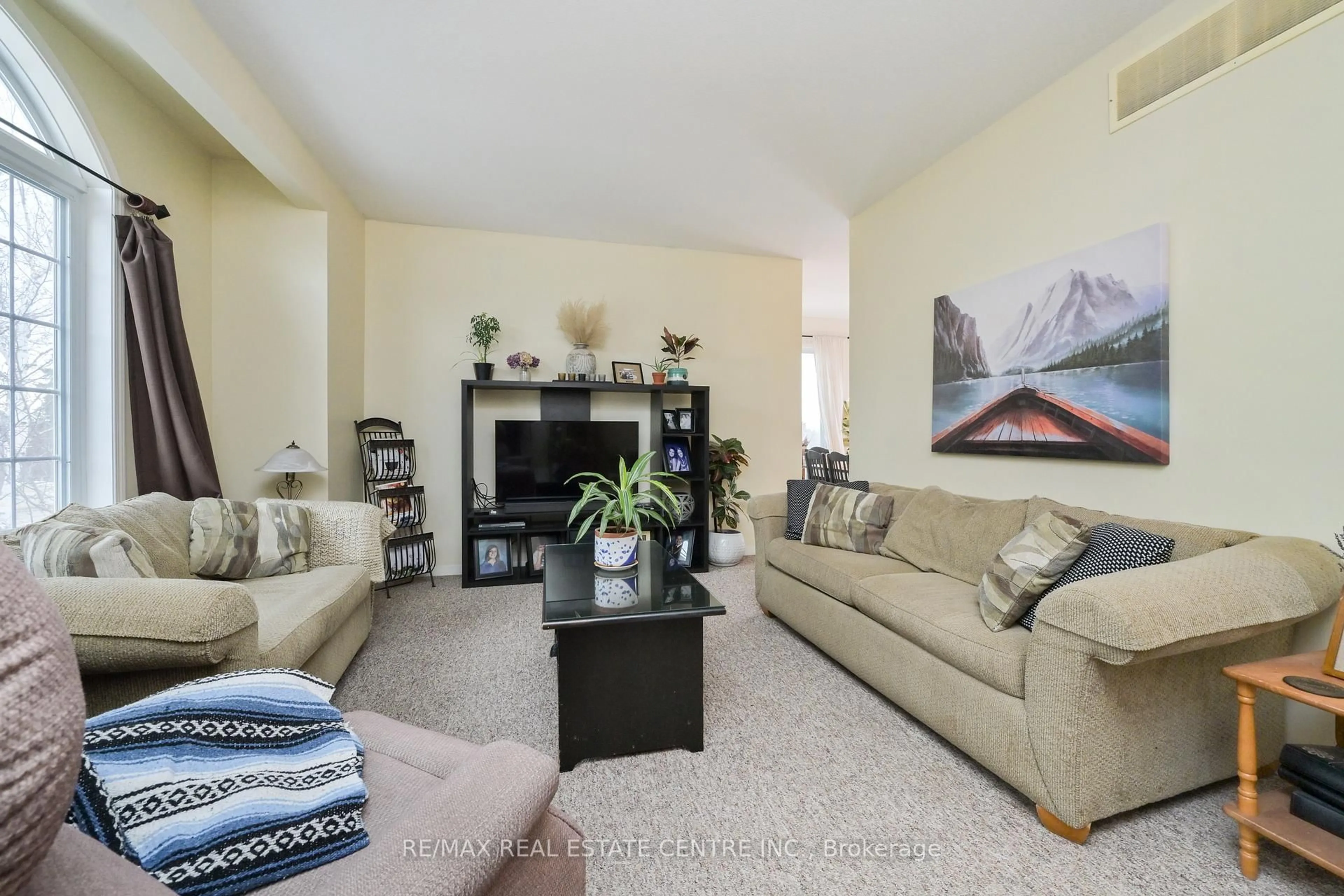 Living room with furniture, carpet floor for 300A Broadway, Orangeville Ontario L9W 1L3