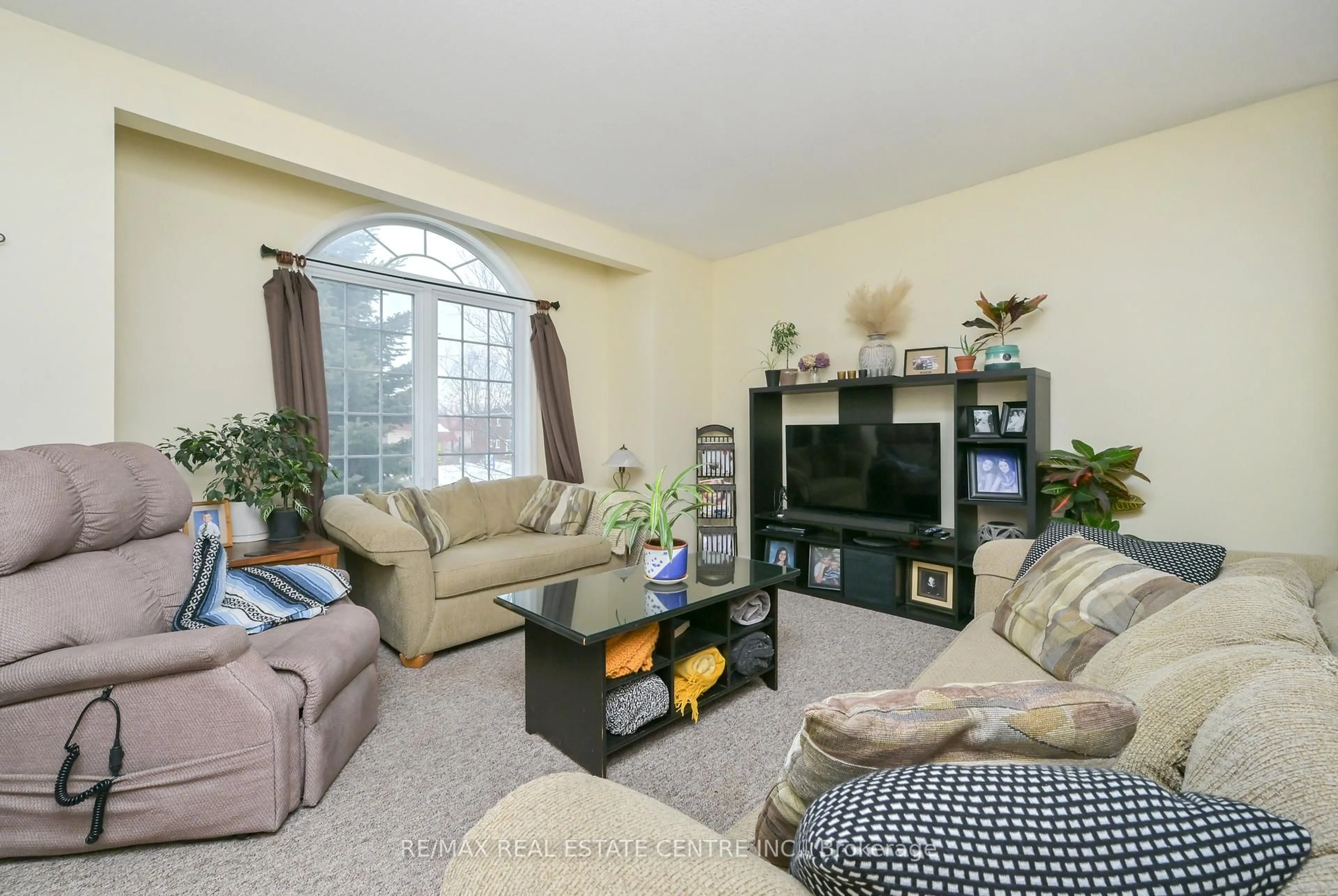 Living room with furniture, unknown for 300A Broadway, Orangeville Ontario L9W 1L3