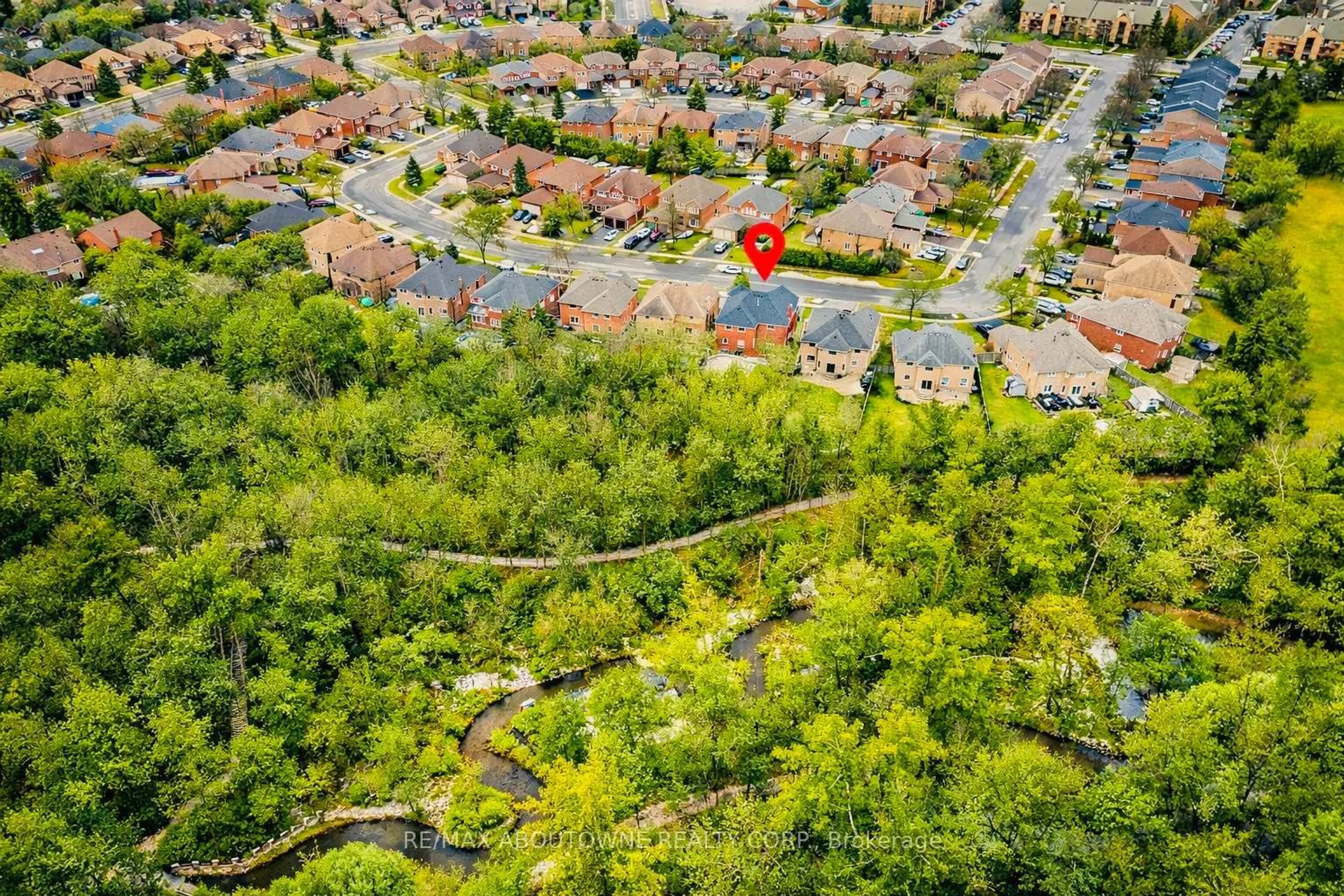 A pic from outside/outdoor area/front of a property/back of a property/a pic from drone, forest/trees view for 1323 Blackburn Dr, Oakville Ontario L6M 2X9