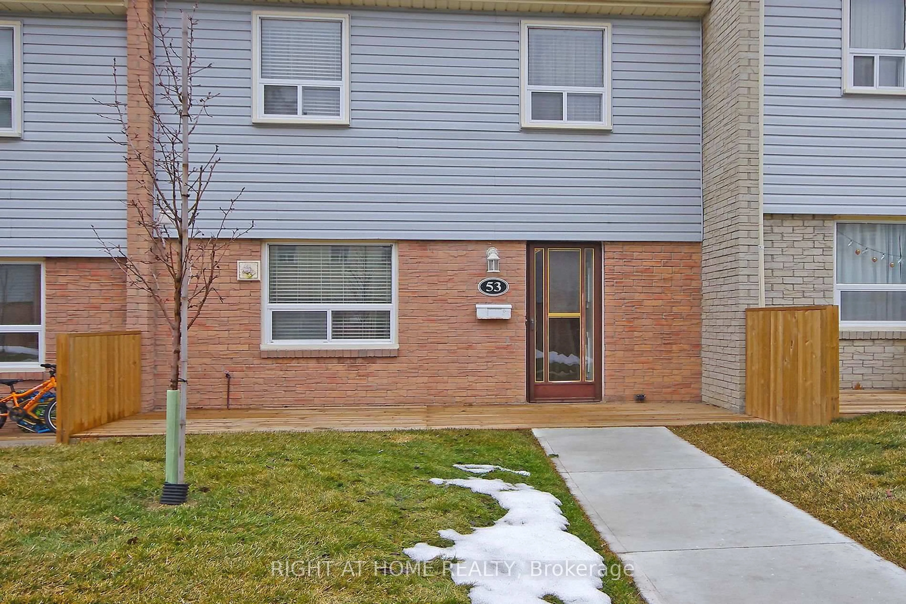 A pic from outside/outdoor area/front of a property/back of a property/a pic from drone, street for 1055 Shawnmarr Rd #53, Mississauga Ontario L5H 3V2