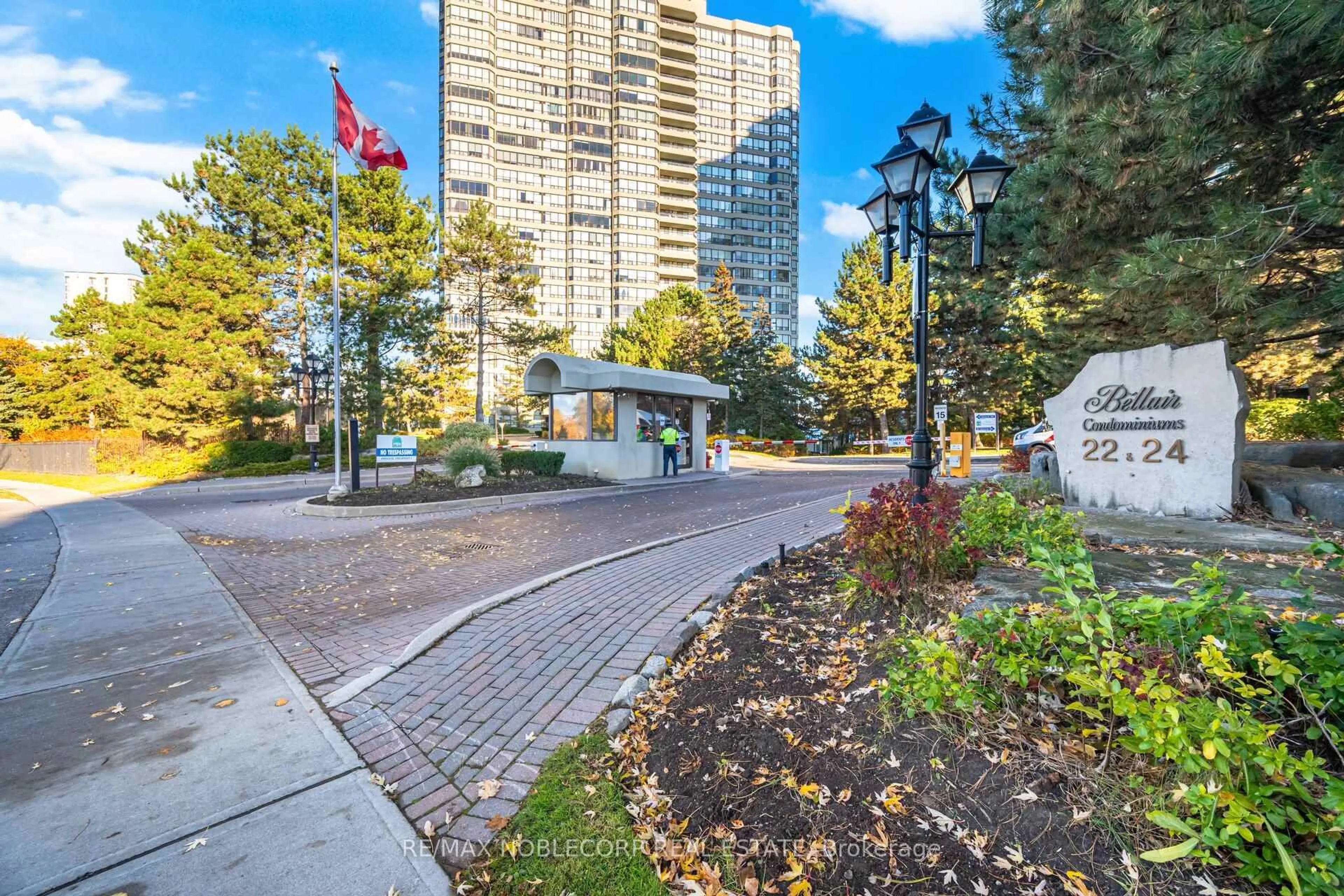 Patio, street for 22 Hanover Rd #1107, Brampton Ontario L6S 5K7