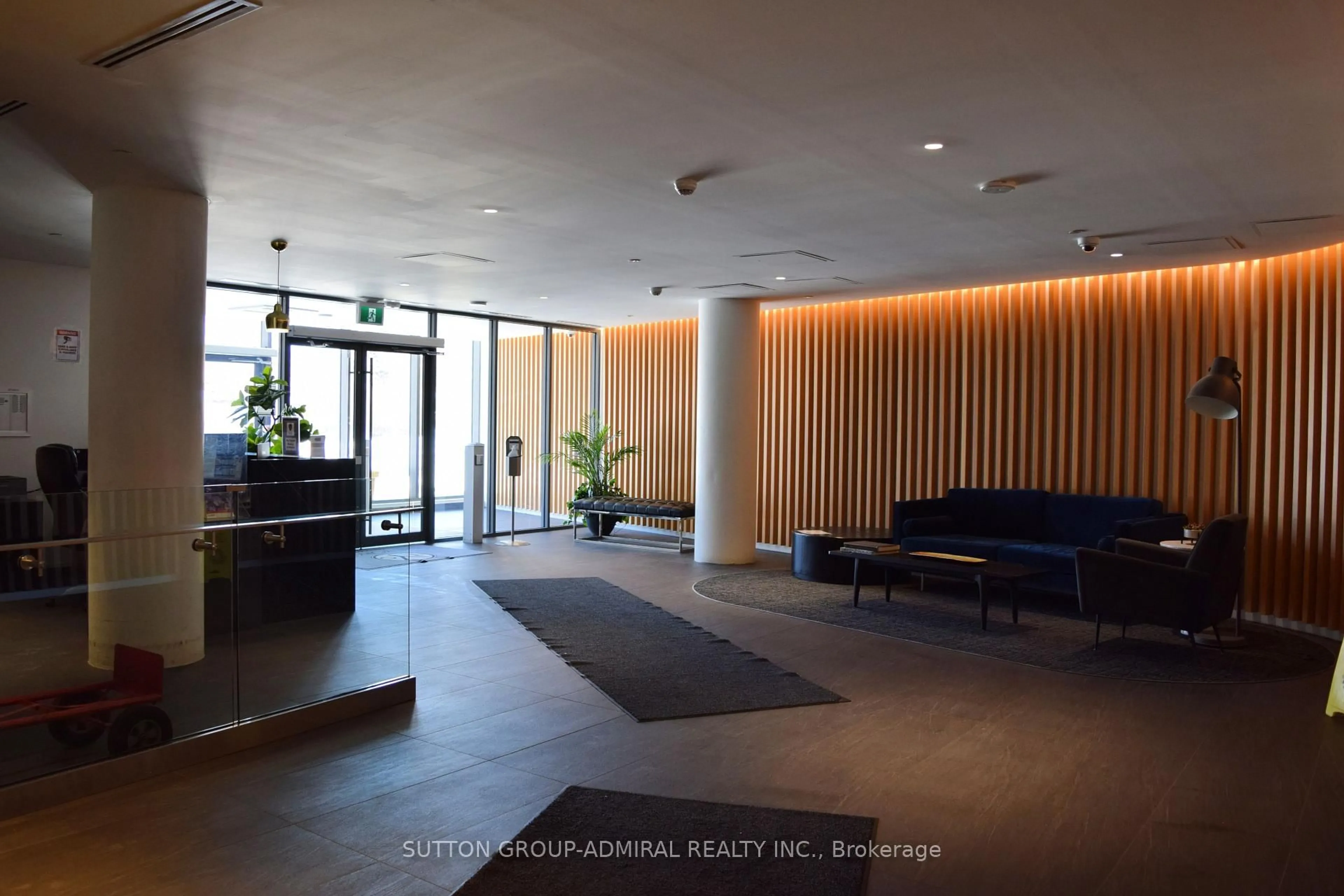 Indoor foyer for 160 Flemington Rd ##402, Toronto Ontario M6A 0A9